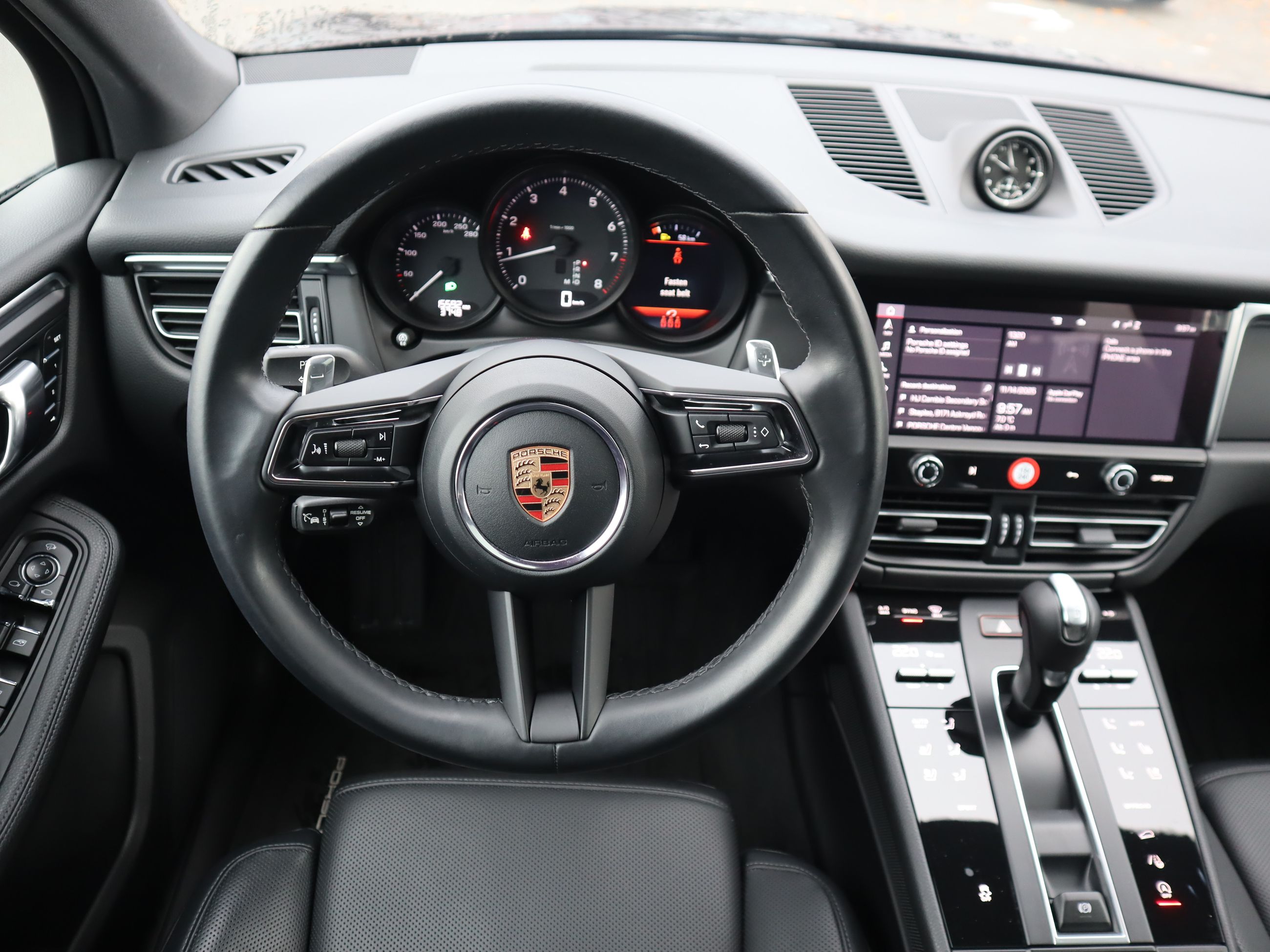 Porsche Macan  2023 à Vancouver, Colombie-Britannique