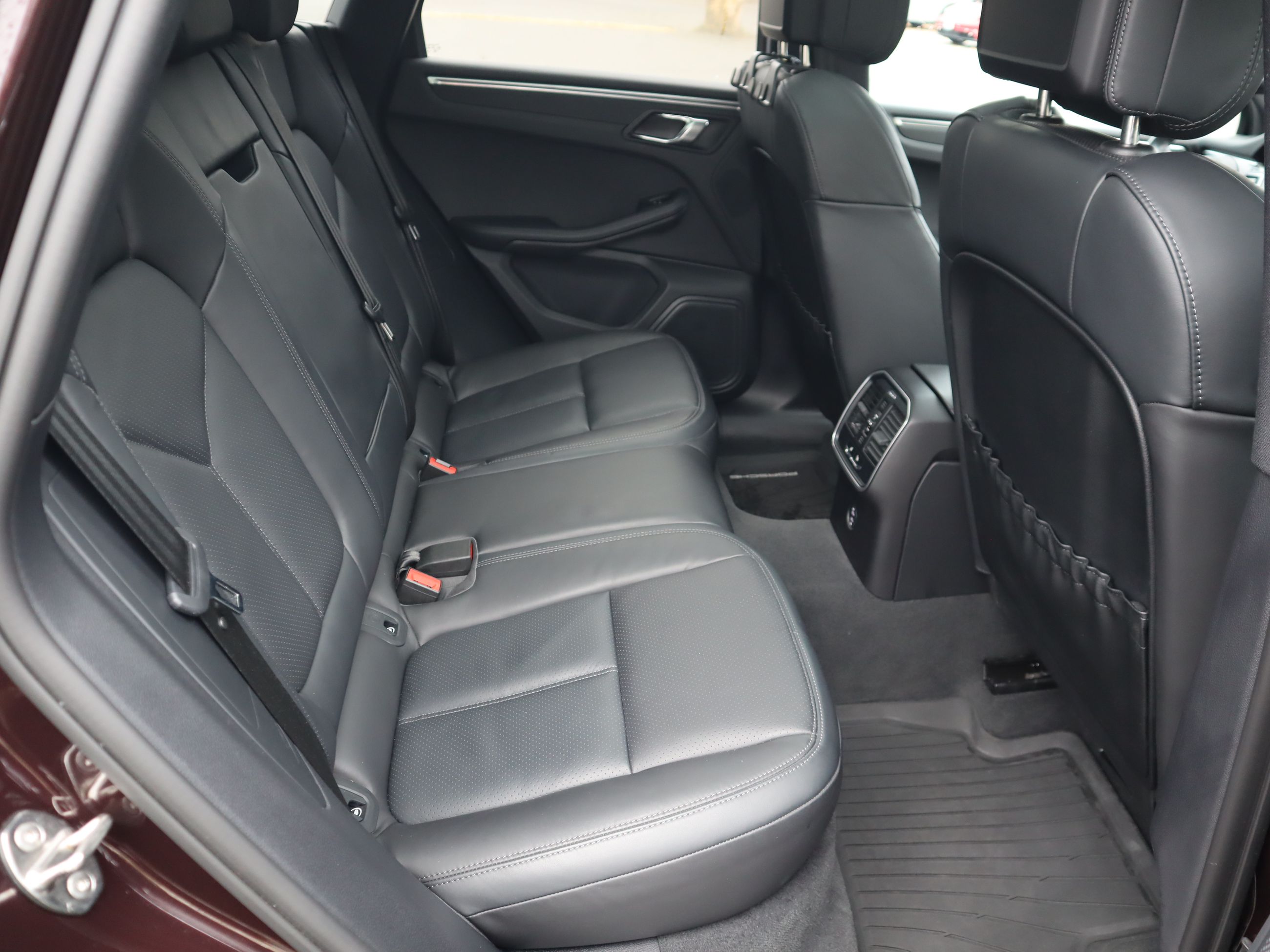 Porsche Macan  2023 à Vancouver, Colombie-Britannique