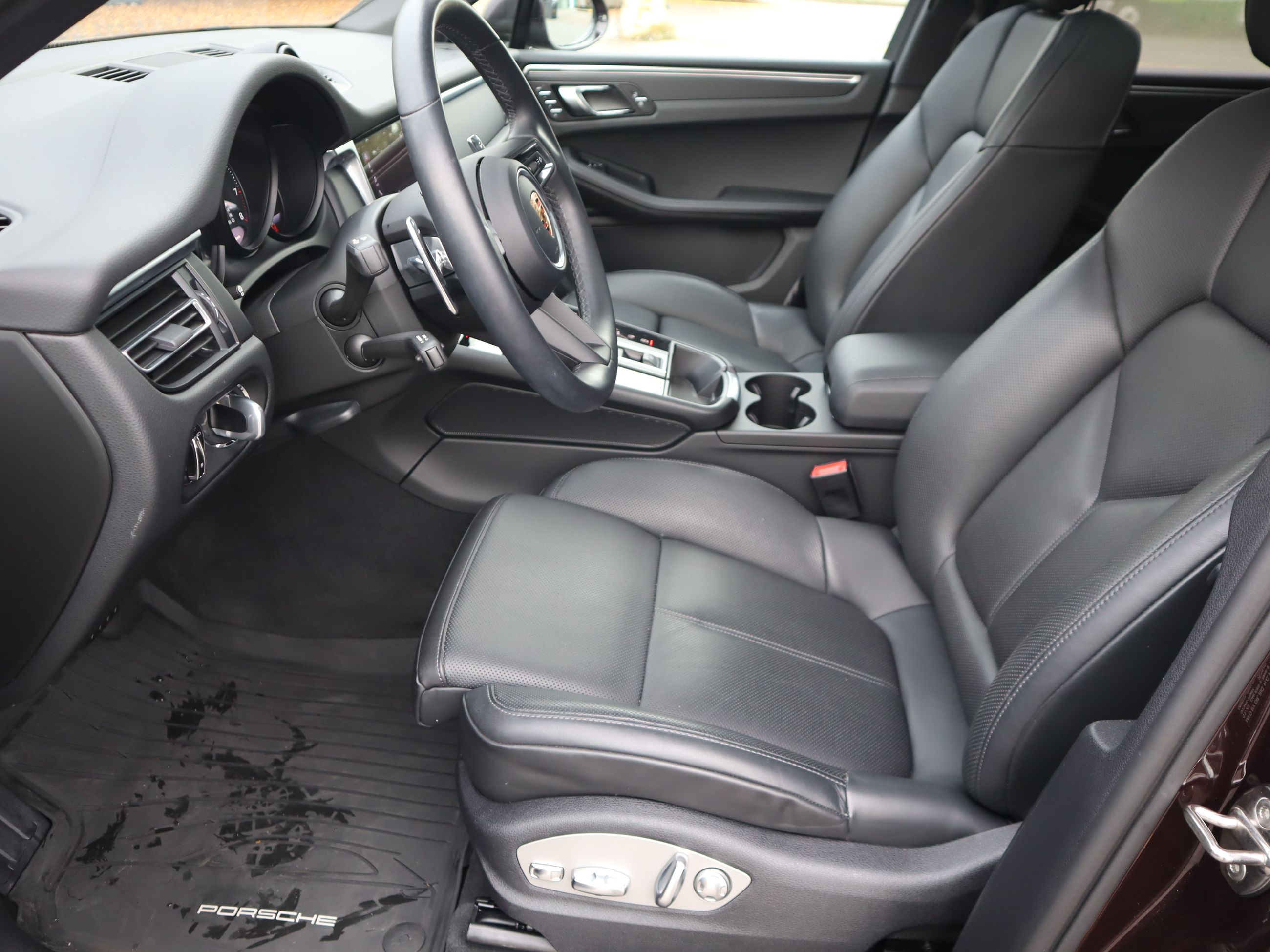 Porsche Macan  2023 à Vancouver, Colombie-Britannique