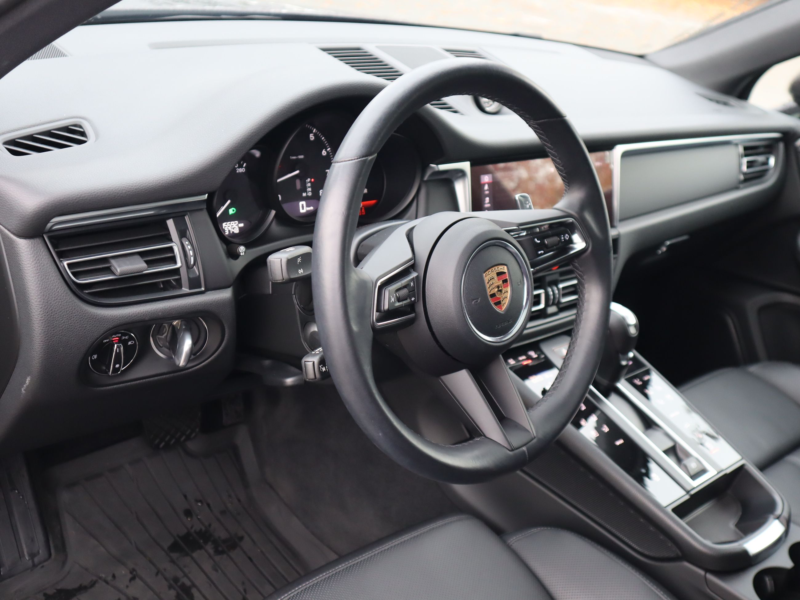 Porsche Macan  2023 à Vancouver, Colombie-Britannique