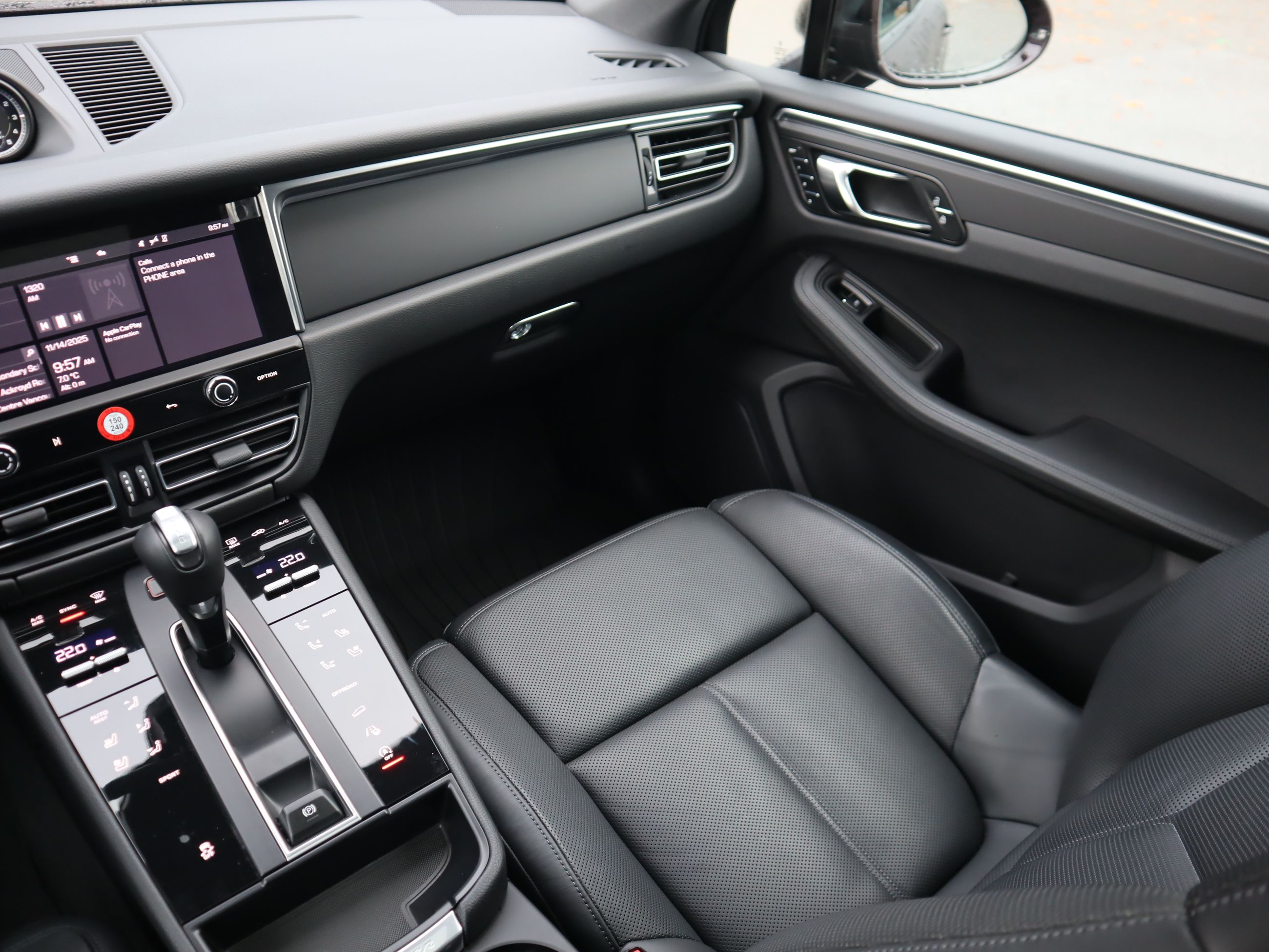 Porsche Macan  2023 à Vancouver, Colombie-Britannique