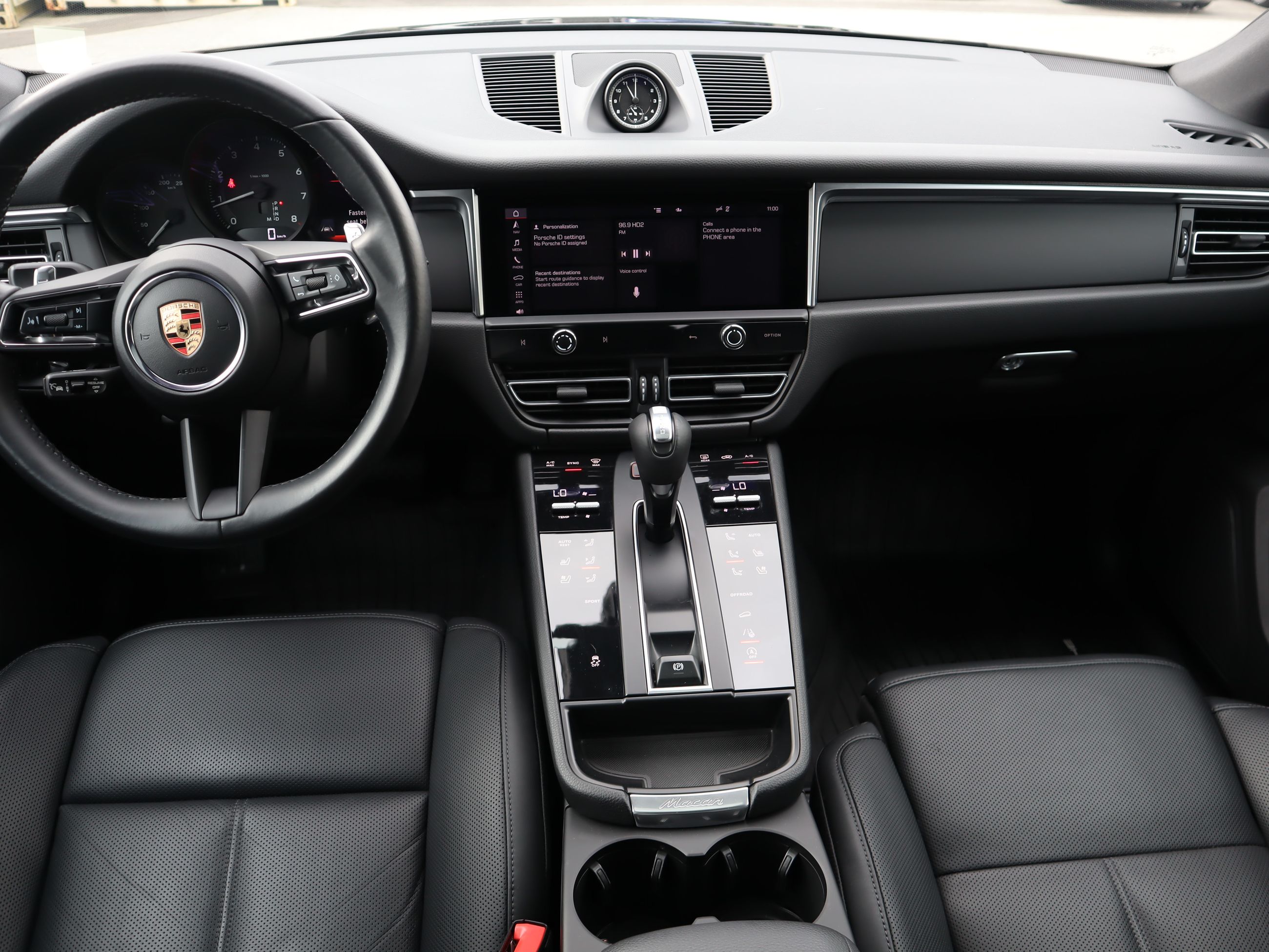 Porsche Macan  2023 à Vancouver, Colombie-Britannique