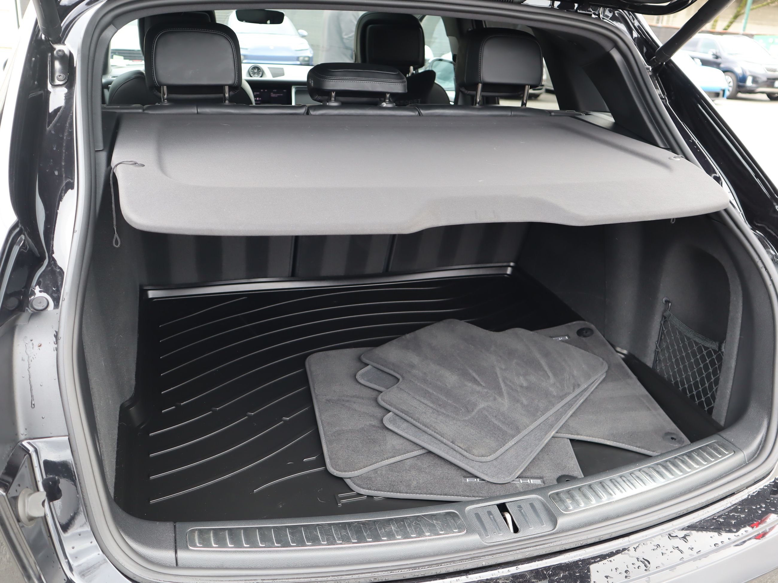 Porsche Macan  2023 à Vancouver, Colombie-Britannique