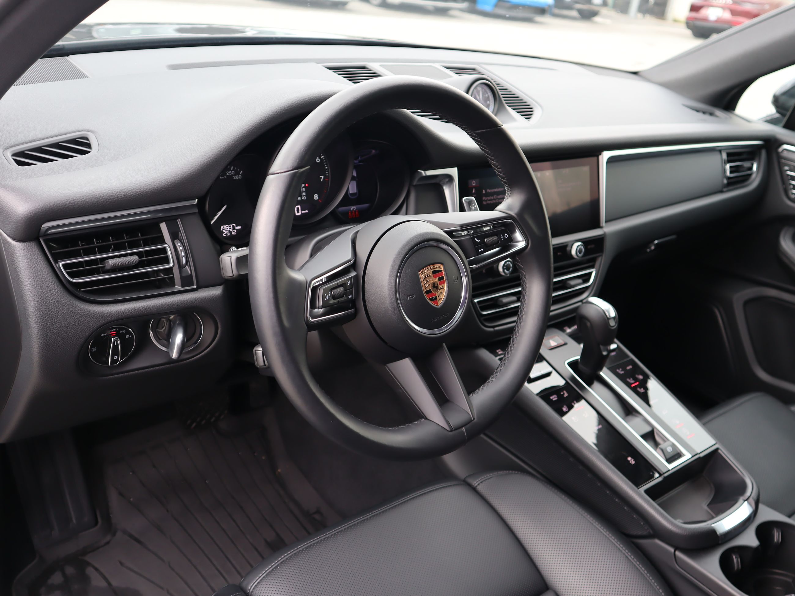 Porsche Macan  2023 à Vancouver, Colombie-Britannique