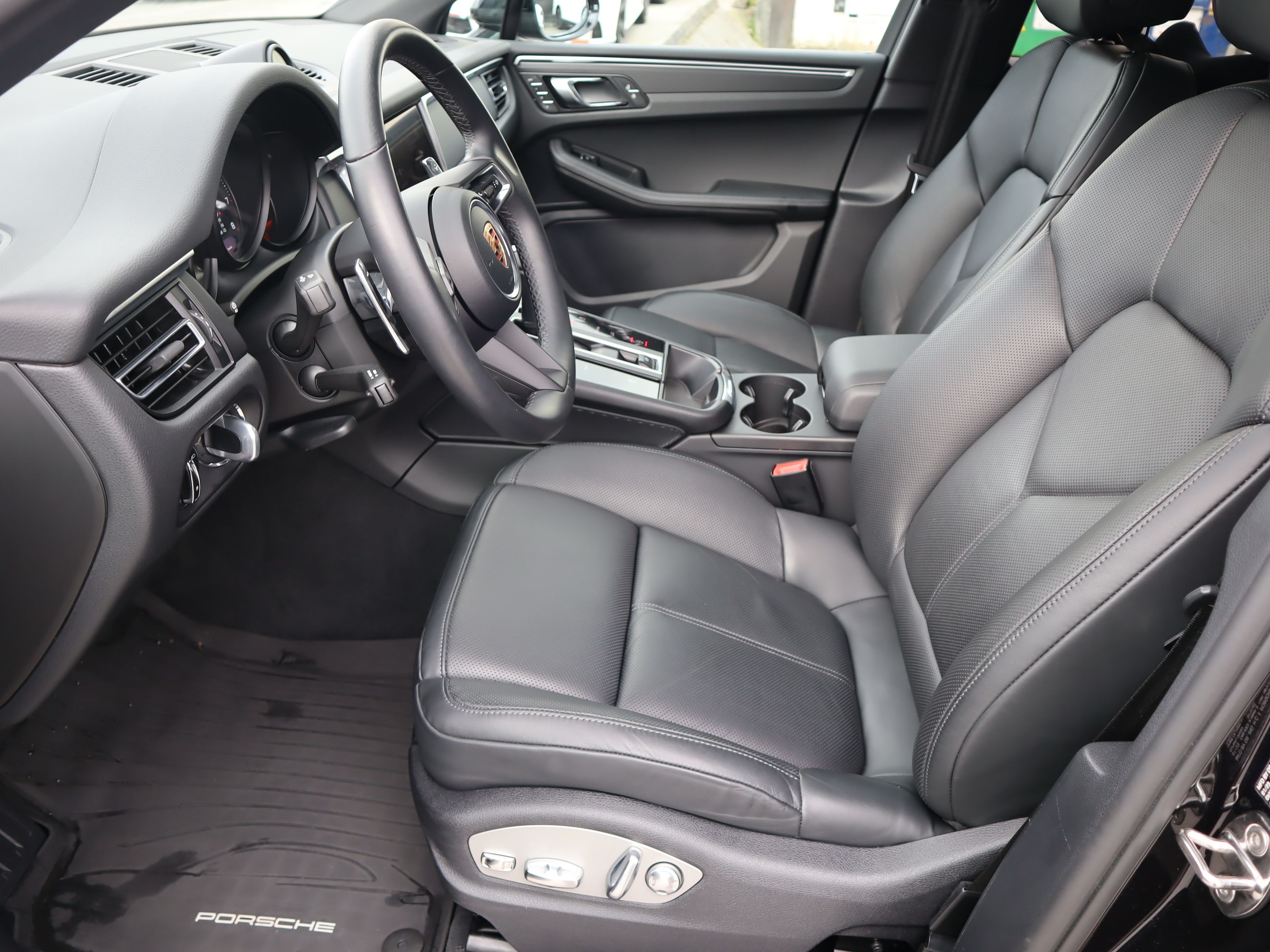 Porsche Macan  2023 à Vancouver, Colombie-Britannique