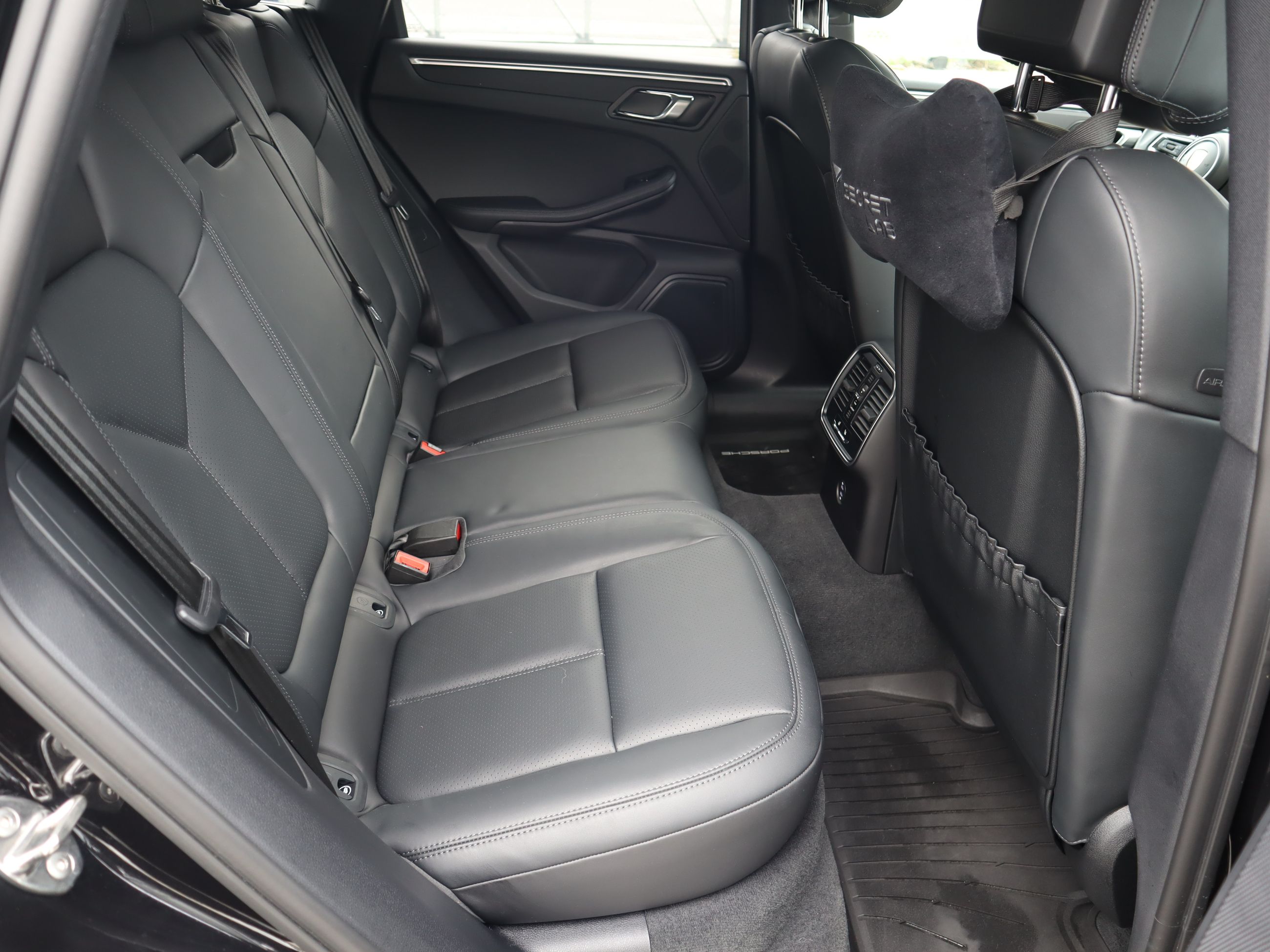 Porsche Macan  2023 à Vancouver, Colombie-Britannique