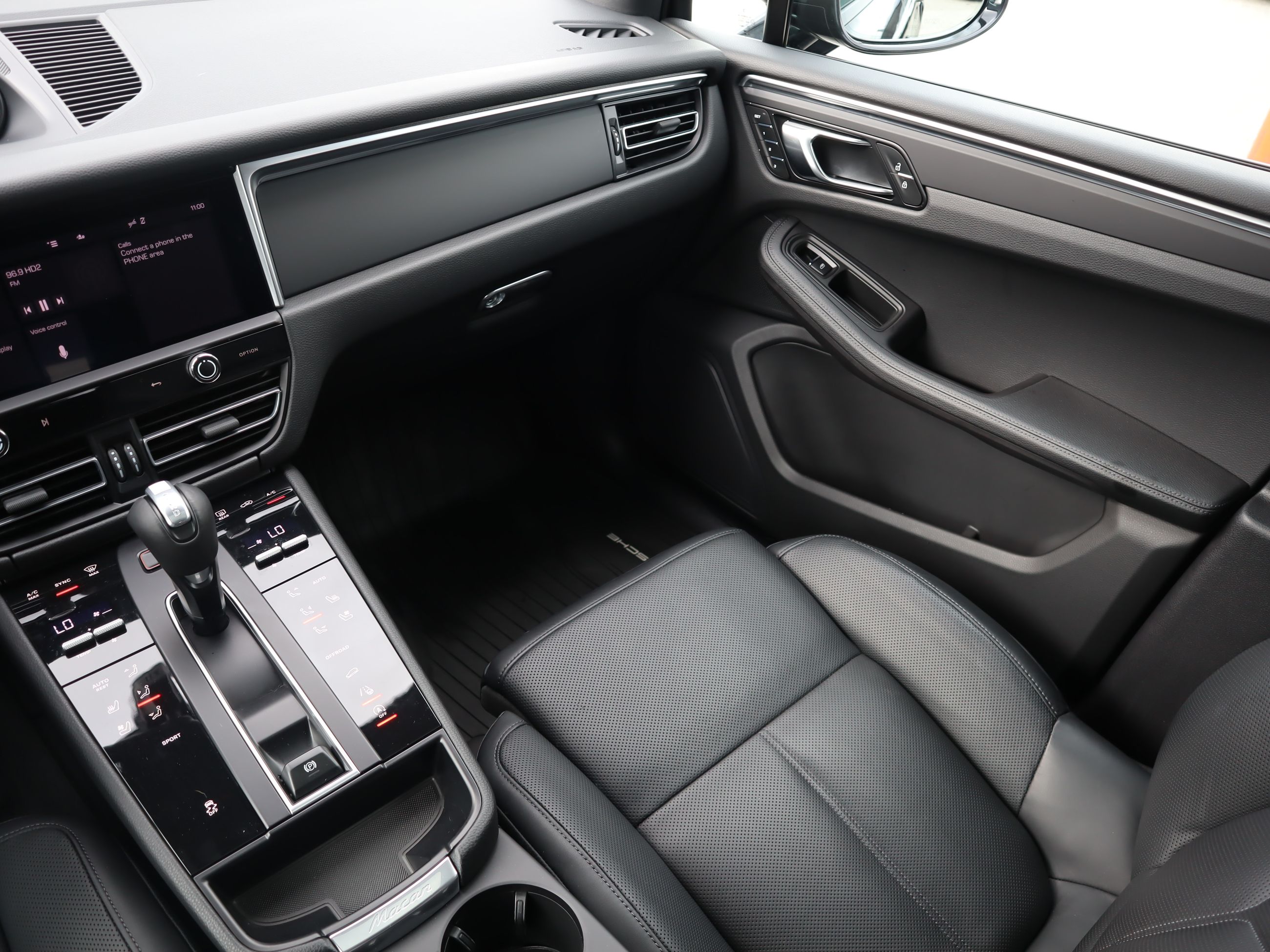 Porsche Macan  2023 à Vancouver, Colombie-Britannique