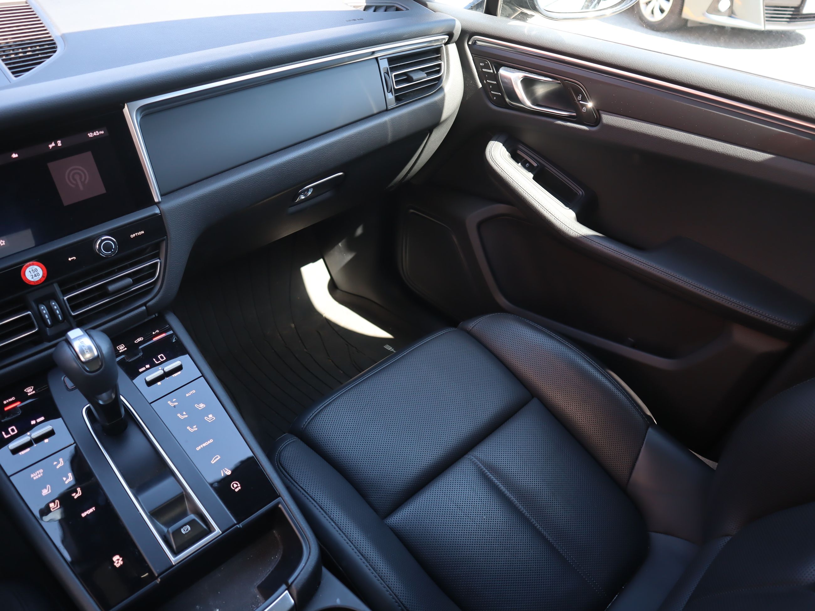 Porsche Macan  2023 à Vancouver, Colombie-Britannique