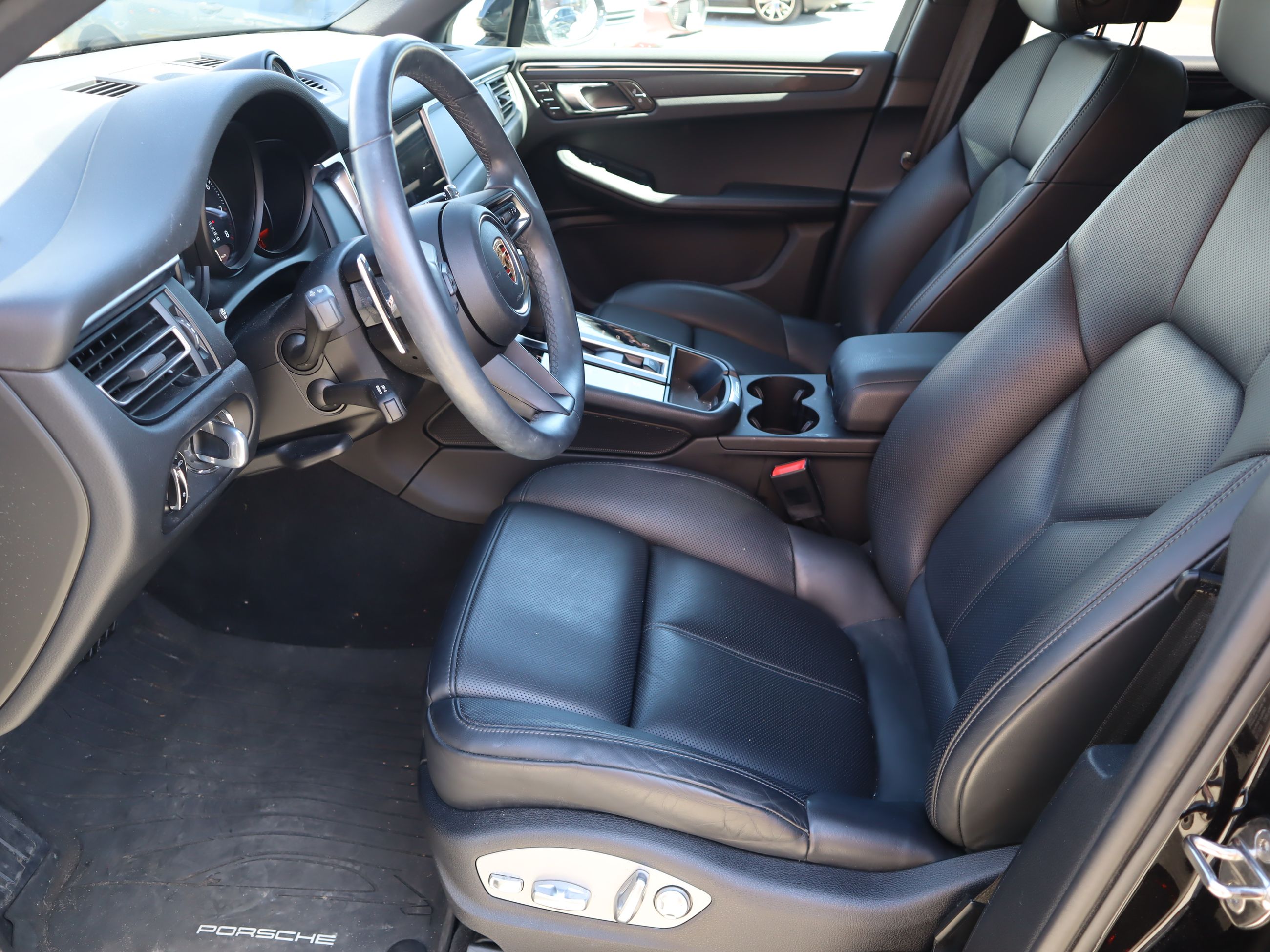 Porsche Macan  2023 à Vancouver, Colombie-Britannique
