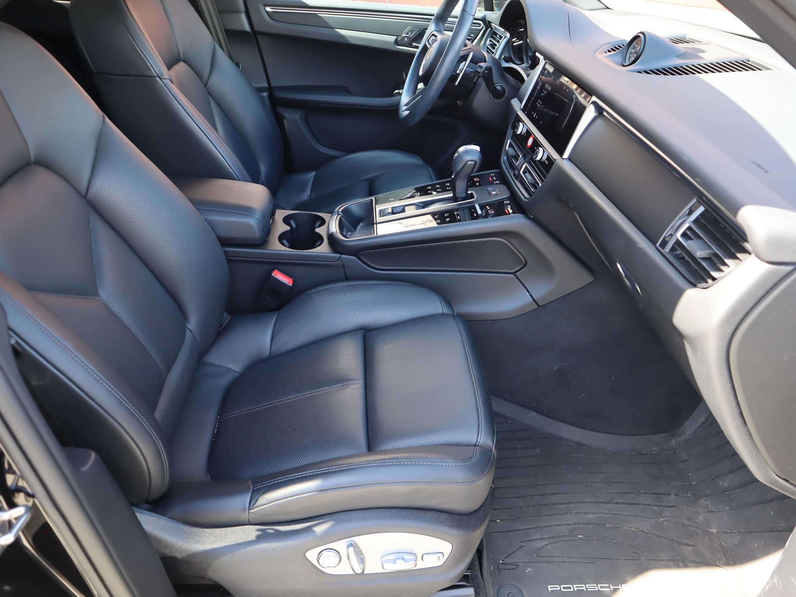 Porsche Macan  2023 à Vancouver, Colombie-Britannique