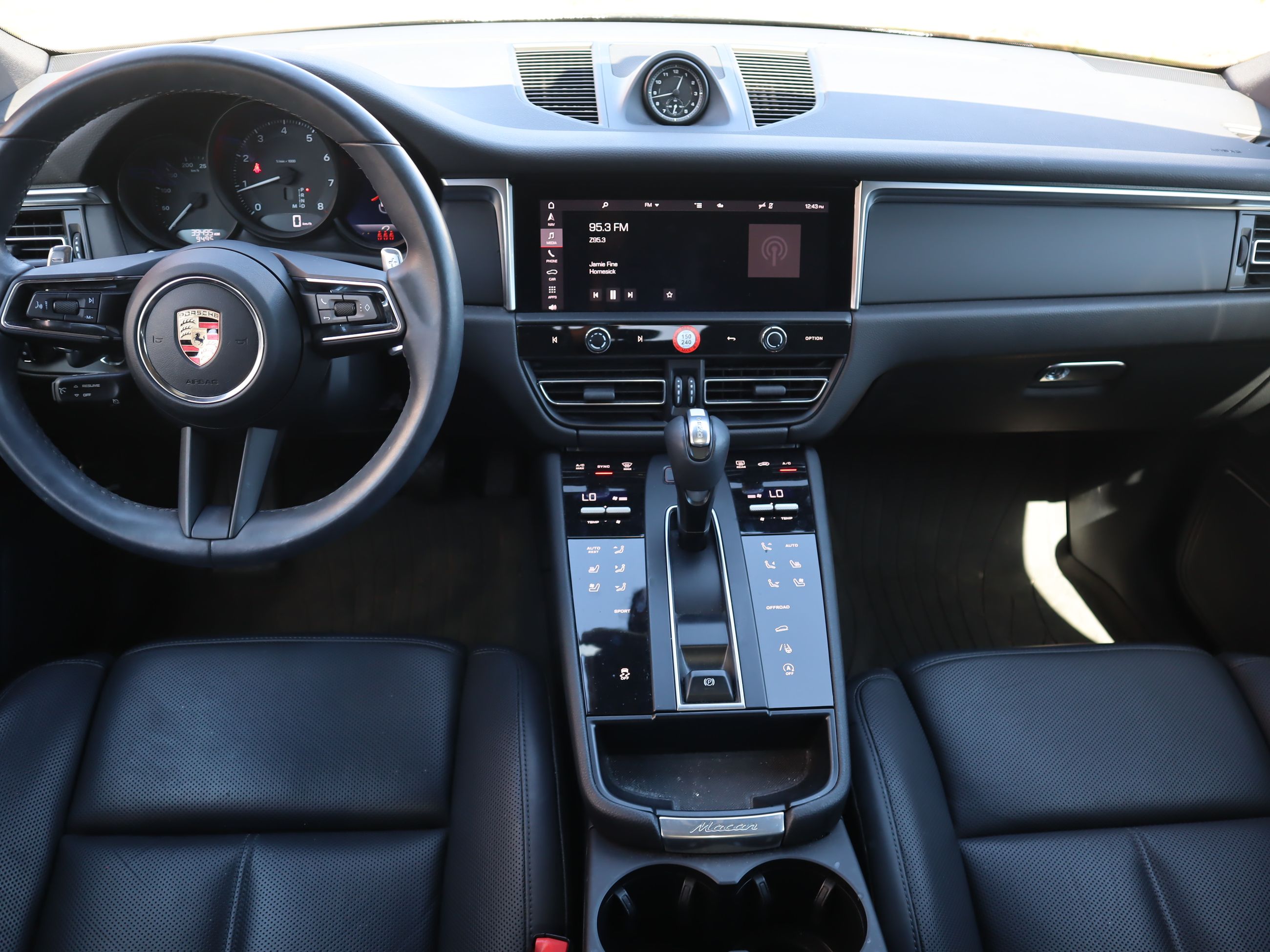Porsche Macan  2023 à Vancouver, Colombie-Britannique