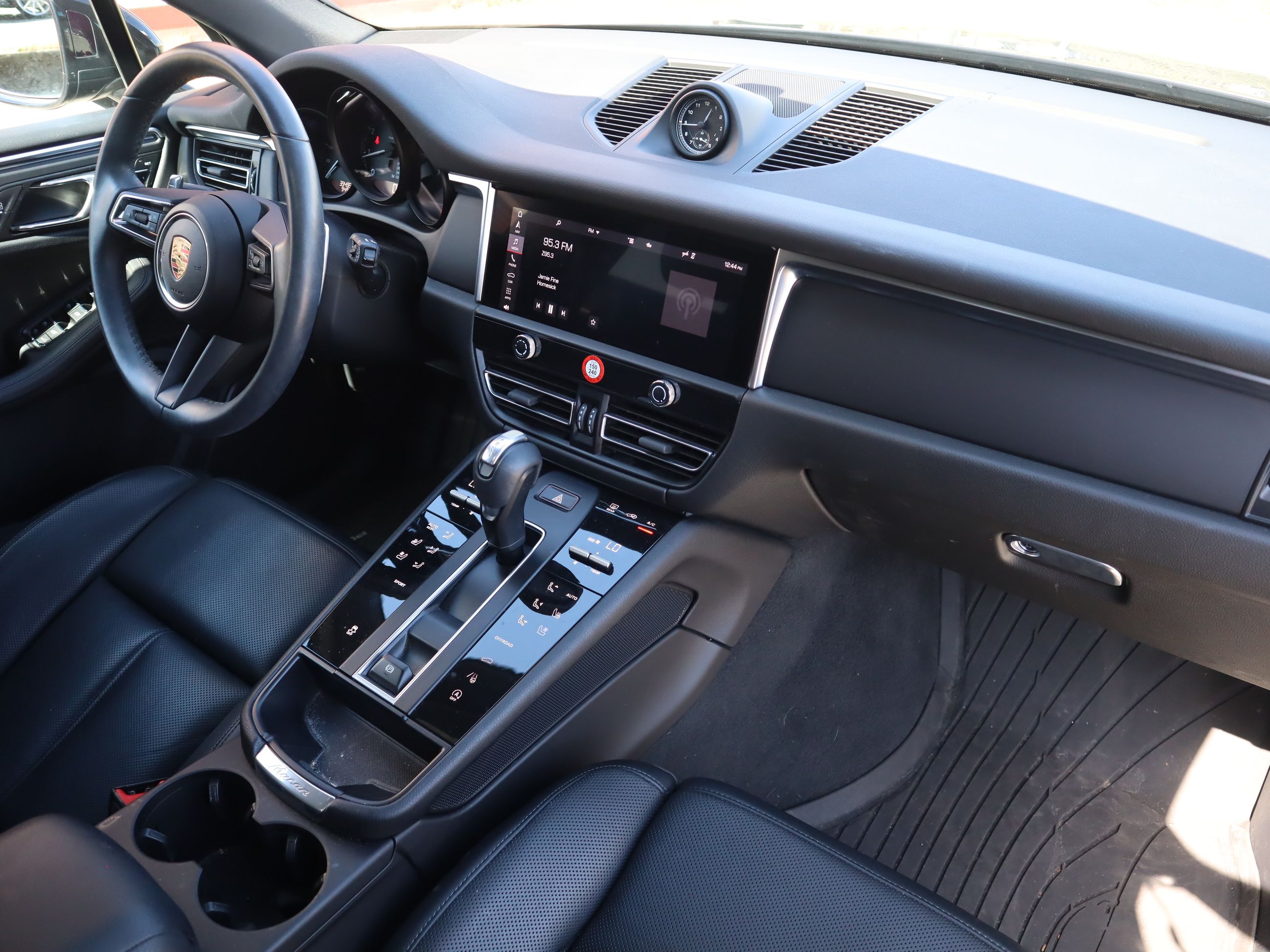 Porsche Macan  2023 à Vancouver, Colombie-Britannique