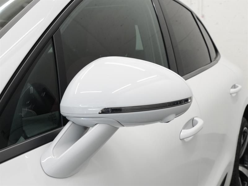 2023 Porsche Macan in Vancouver, British Columbia