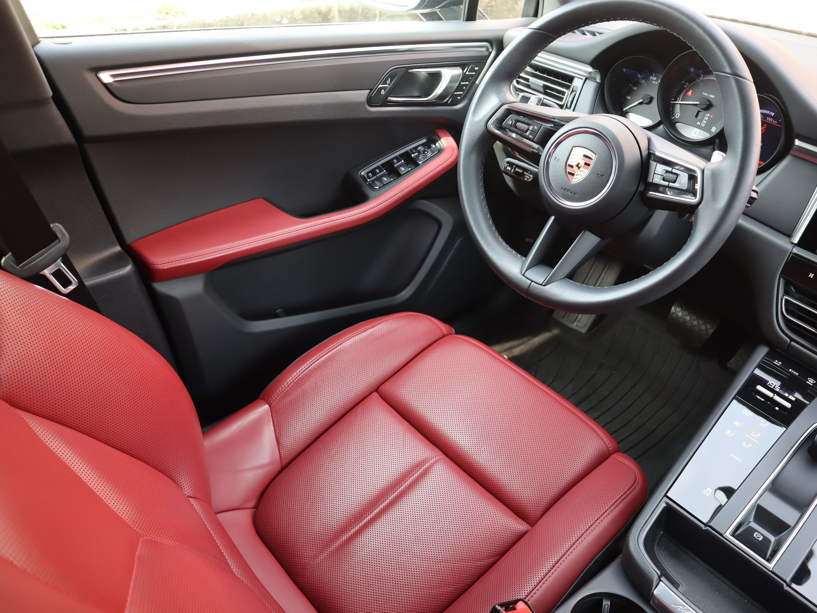 2023 Porsche Macan in Vancouver, British Columbia