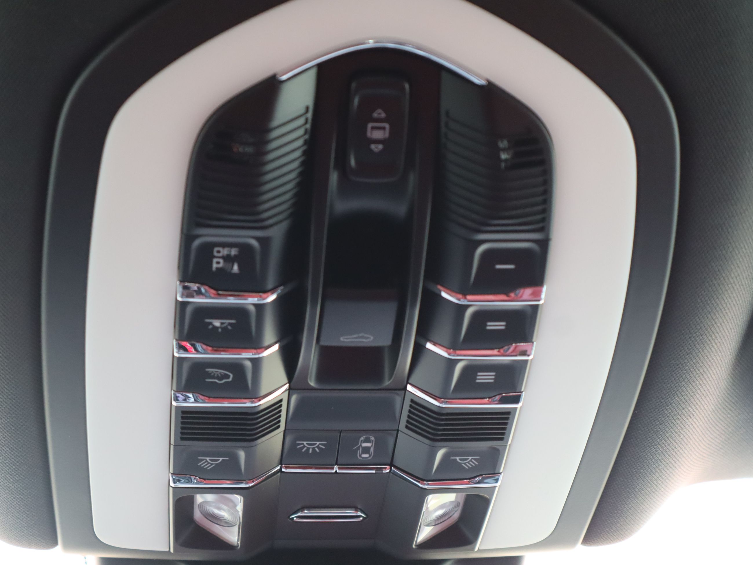 2023 Porsche Macan in Vancouver, British Columbia