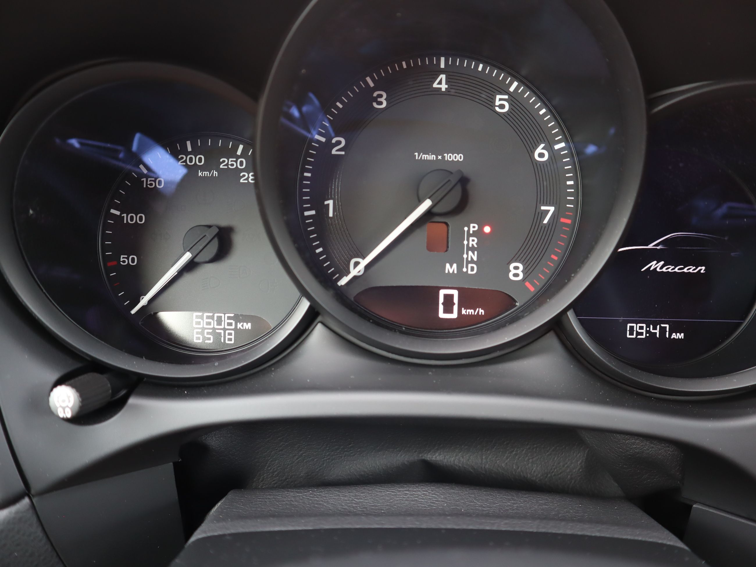 2023 Porsche Macan in Vancouver, British Columbia