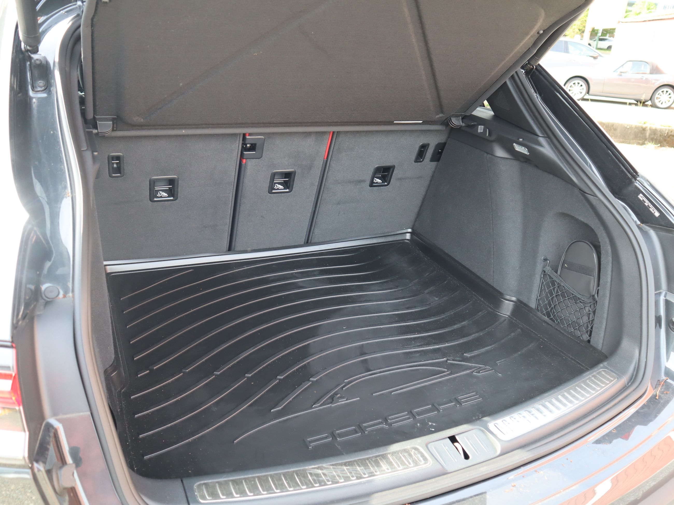 2023 Porsche Macan in Vancouver, British Columbia