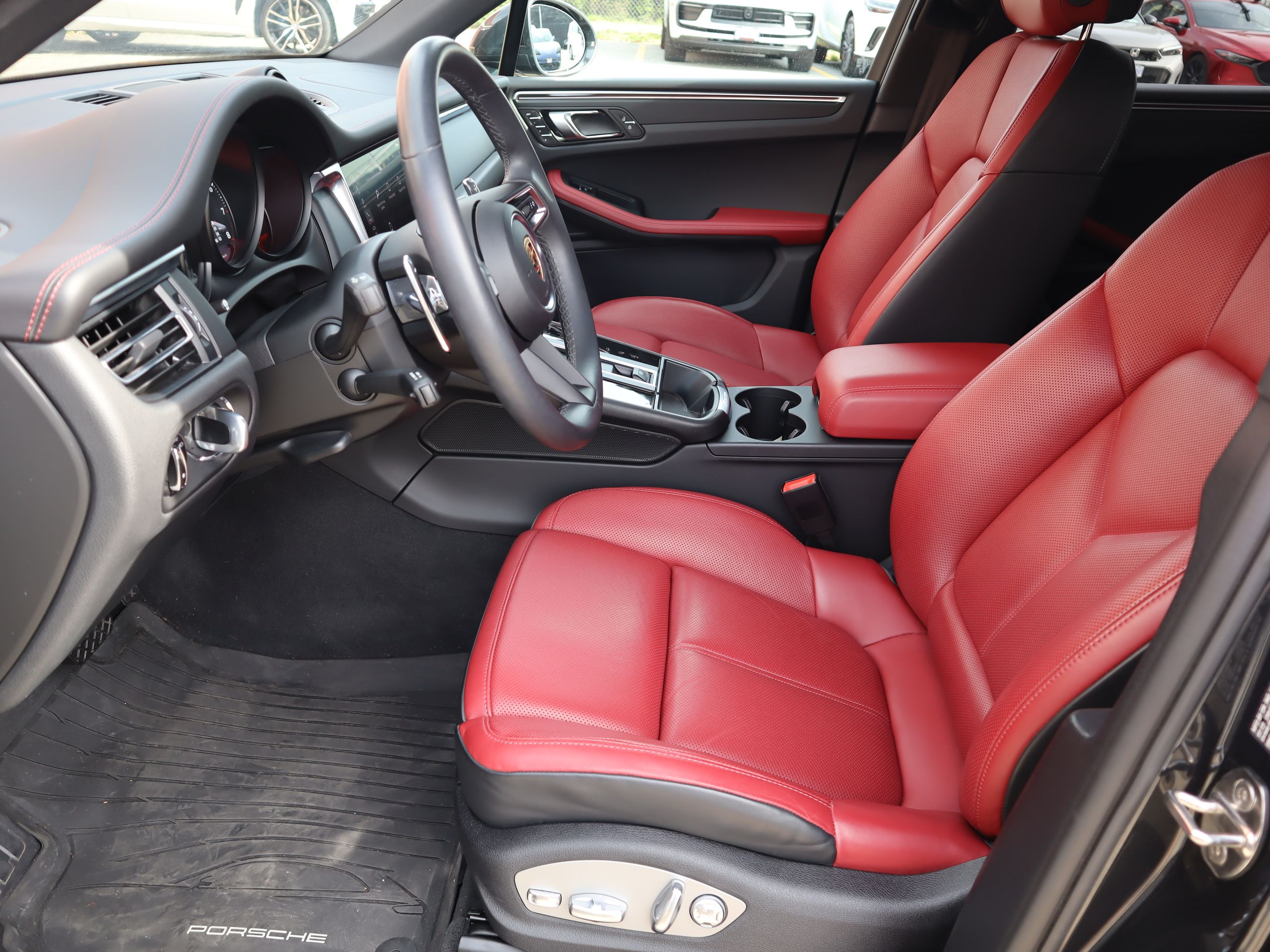 2023 Porsche Macan in Vancouver, British Columbia