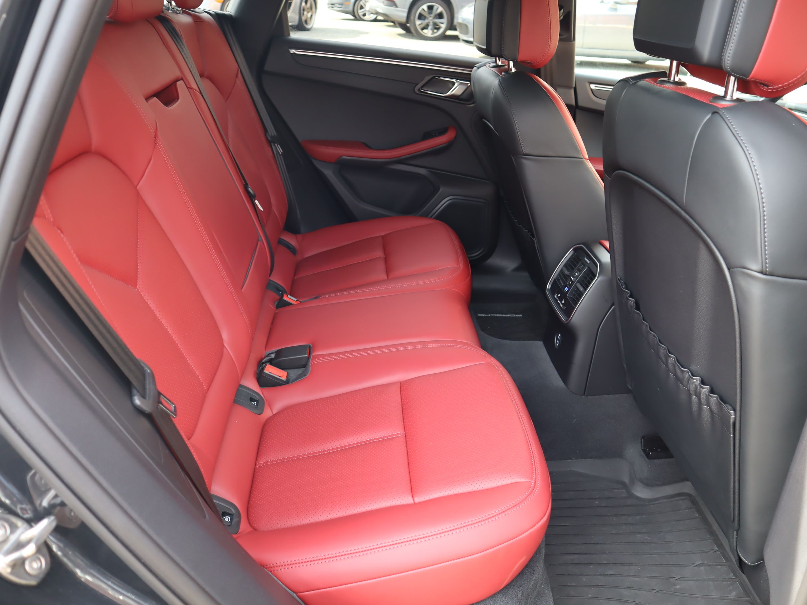 2023 Porsche Macan in Vancouver, British Columbia