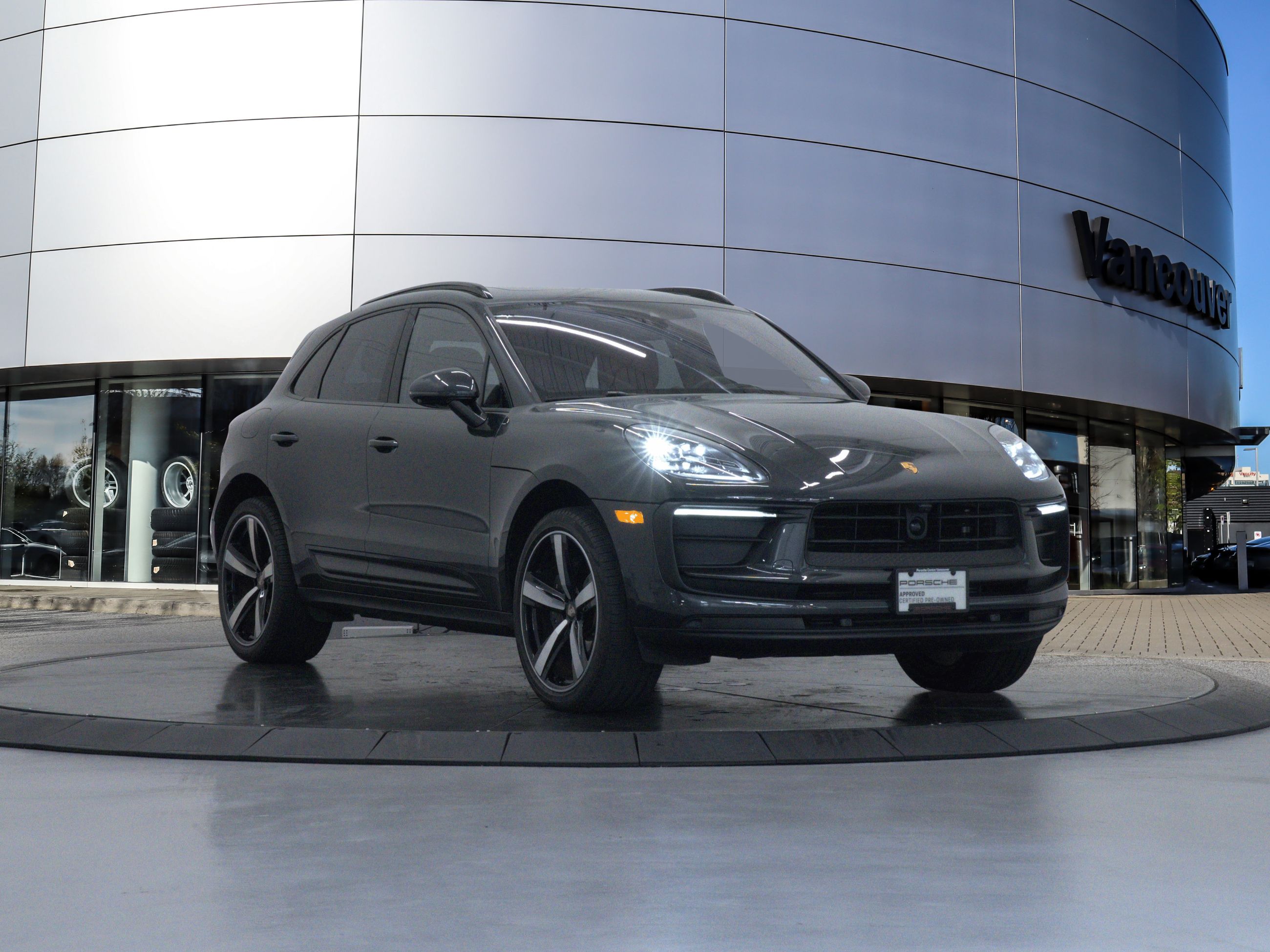 Porsche Macan  2023 à Vancouver, Colombie-Britannique
