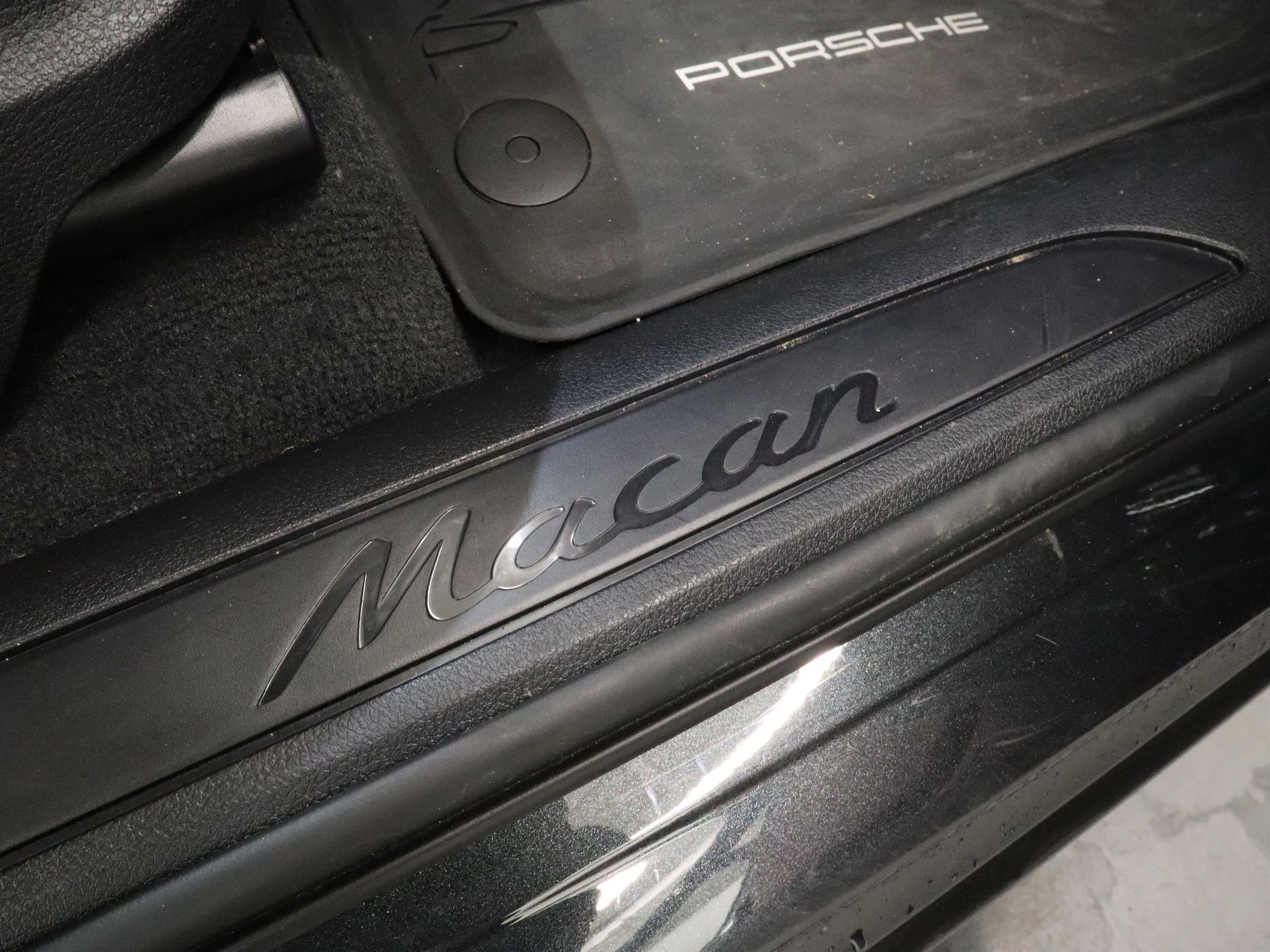 Porsche Macan  2023 à Vancouver, Colombie-Britannique