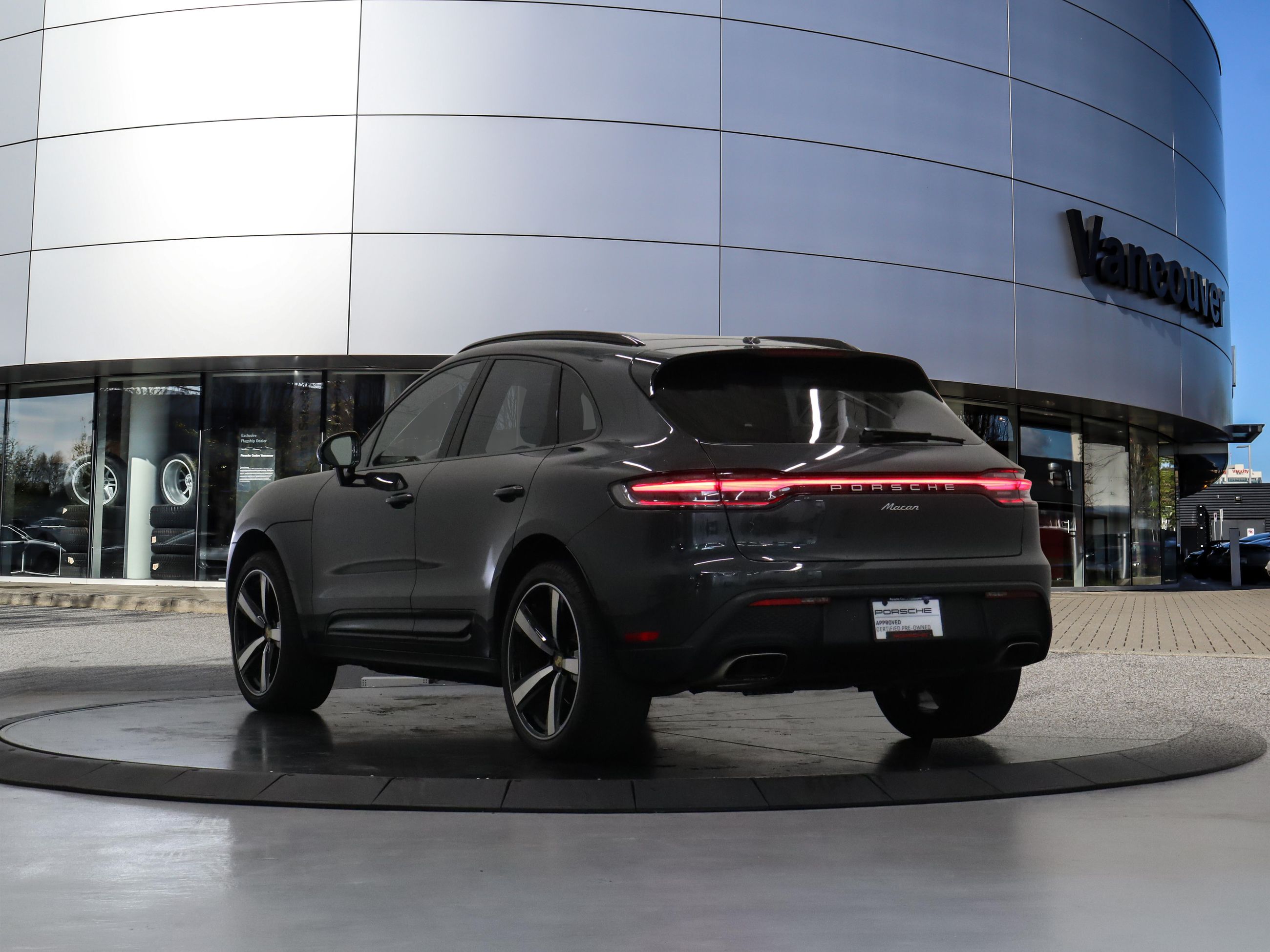 Porsche Macan  2023 à Vancouver, Colombie-Britannique