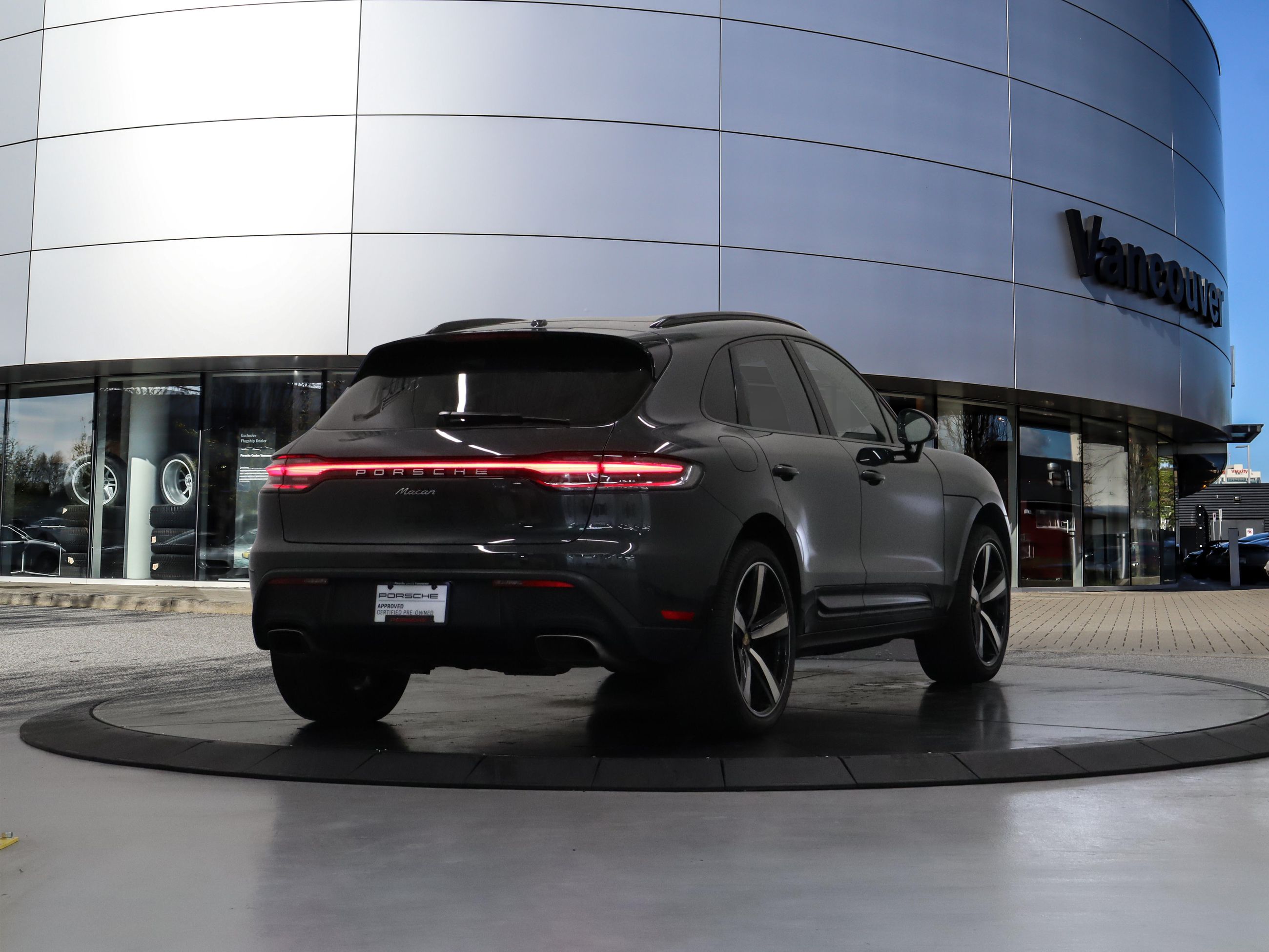 Porsche Macan  2023 à Vancouver, Colombie-Britannique