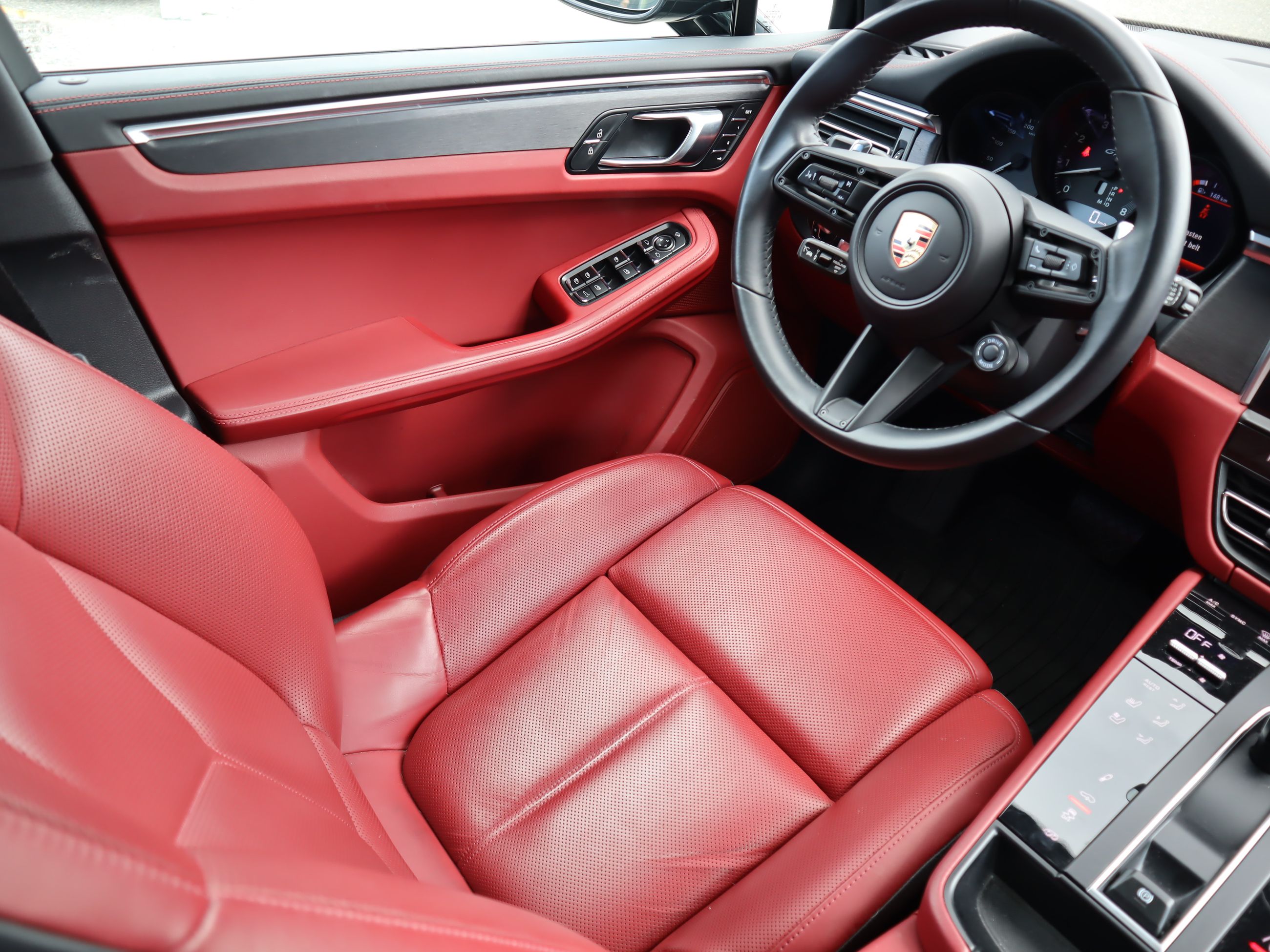 2023 Porsche Macan in Vancouver, British Columbia