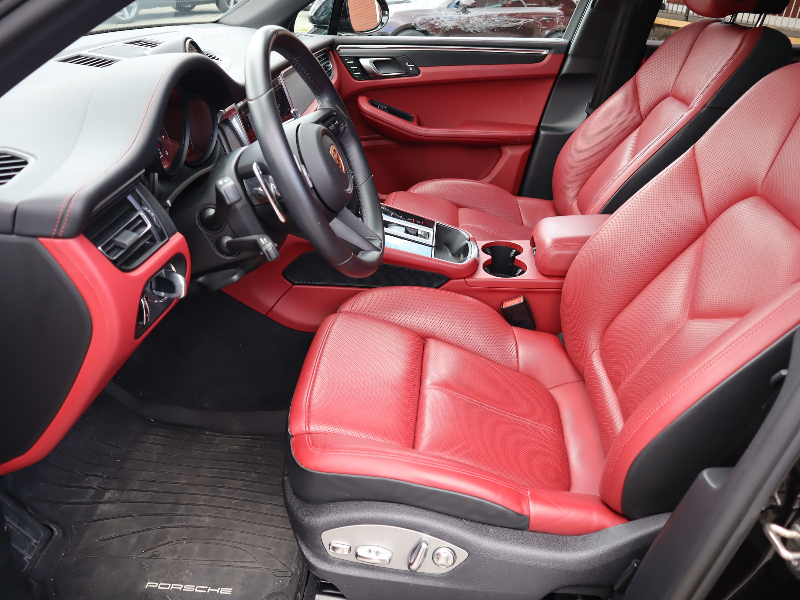 2023 Porsche Macan in Vancouver, British Columbia