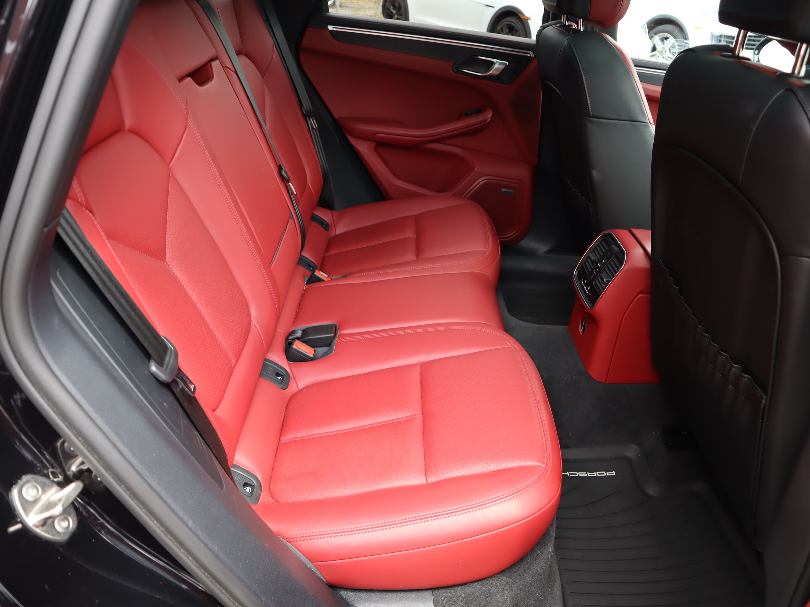 2023 Porsche Macan in Vancouver, British Columbia