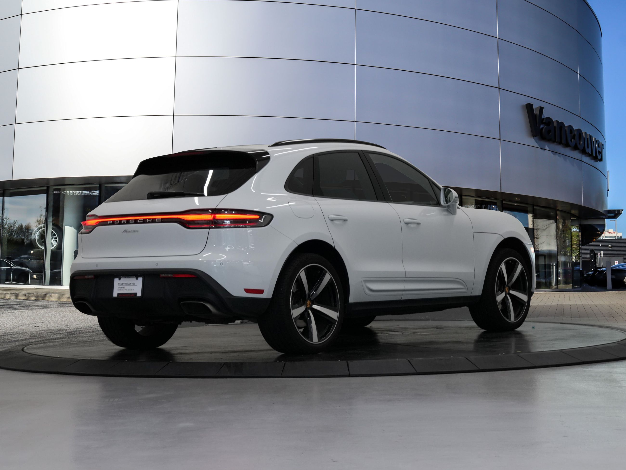 Porsche Macan  2023 à Vancouver, Colombie-Britannique