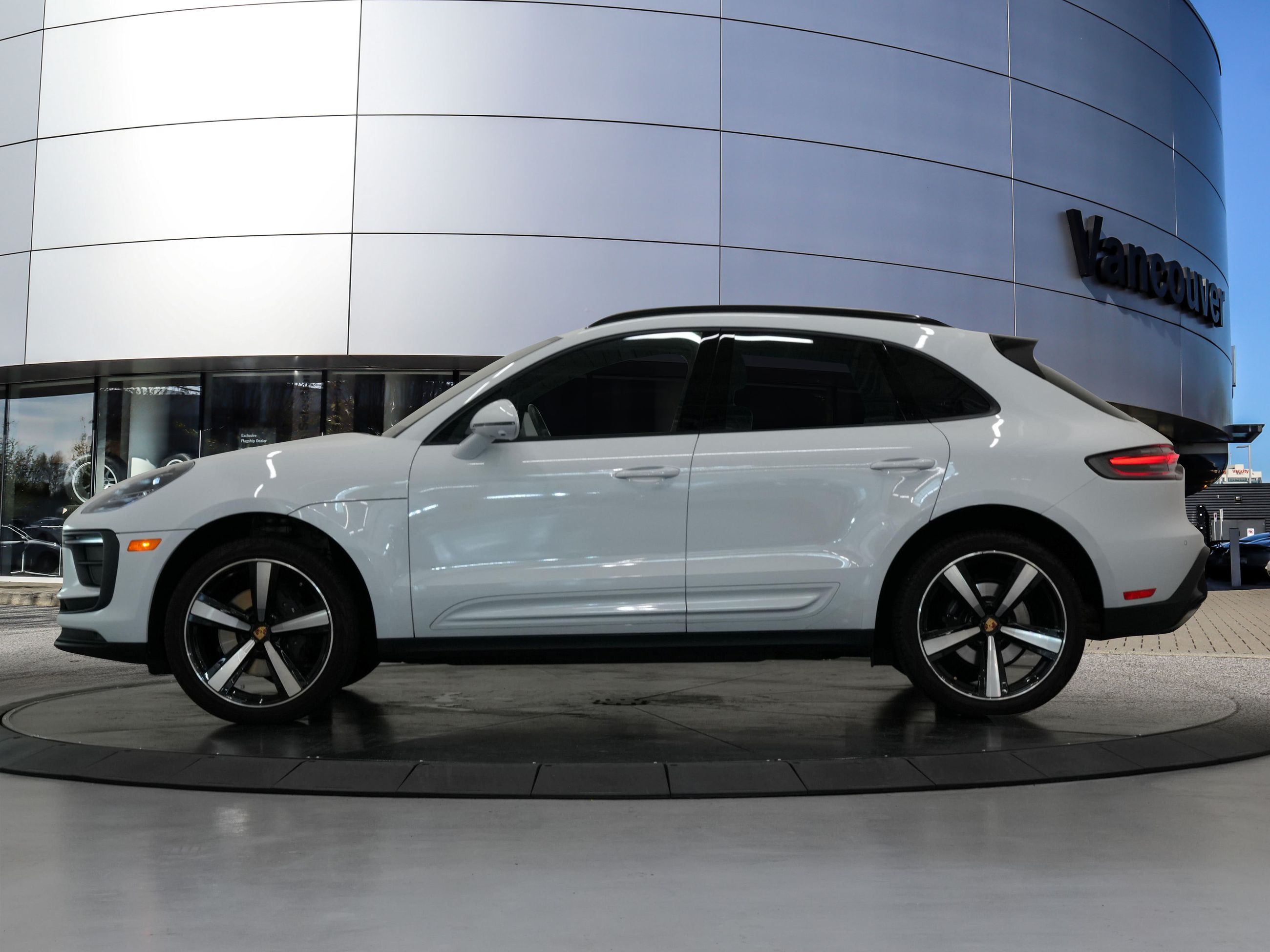 Porsche Macan  2023 à Vancouver, Colombie-Britannique