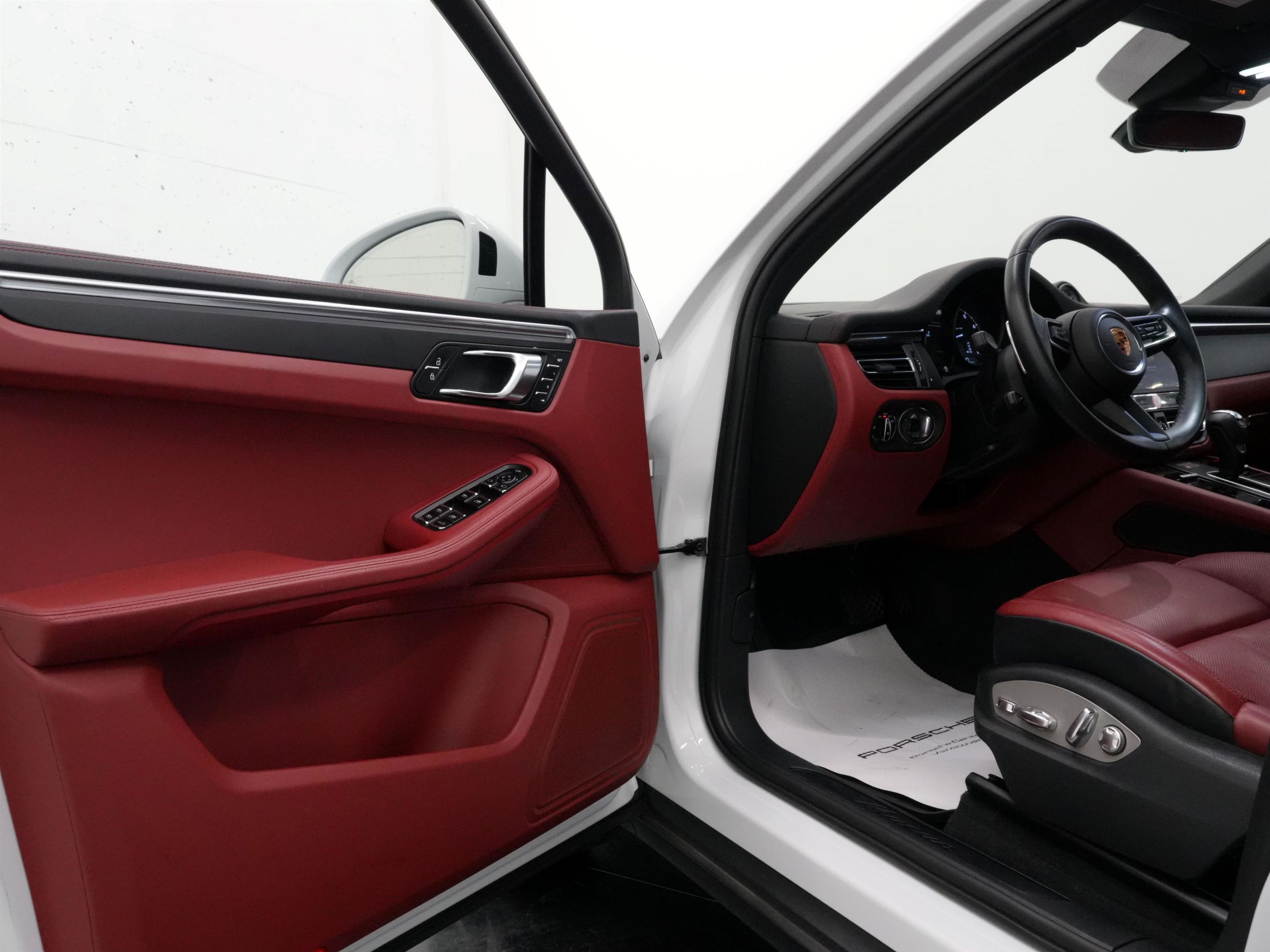 Porsche Macan  2023 à Vancouver, Colombie-Britannique