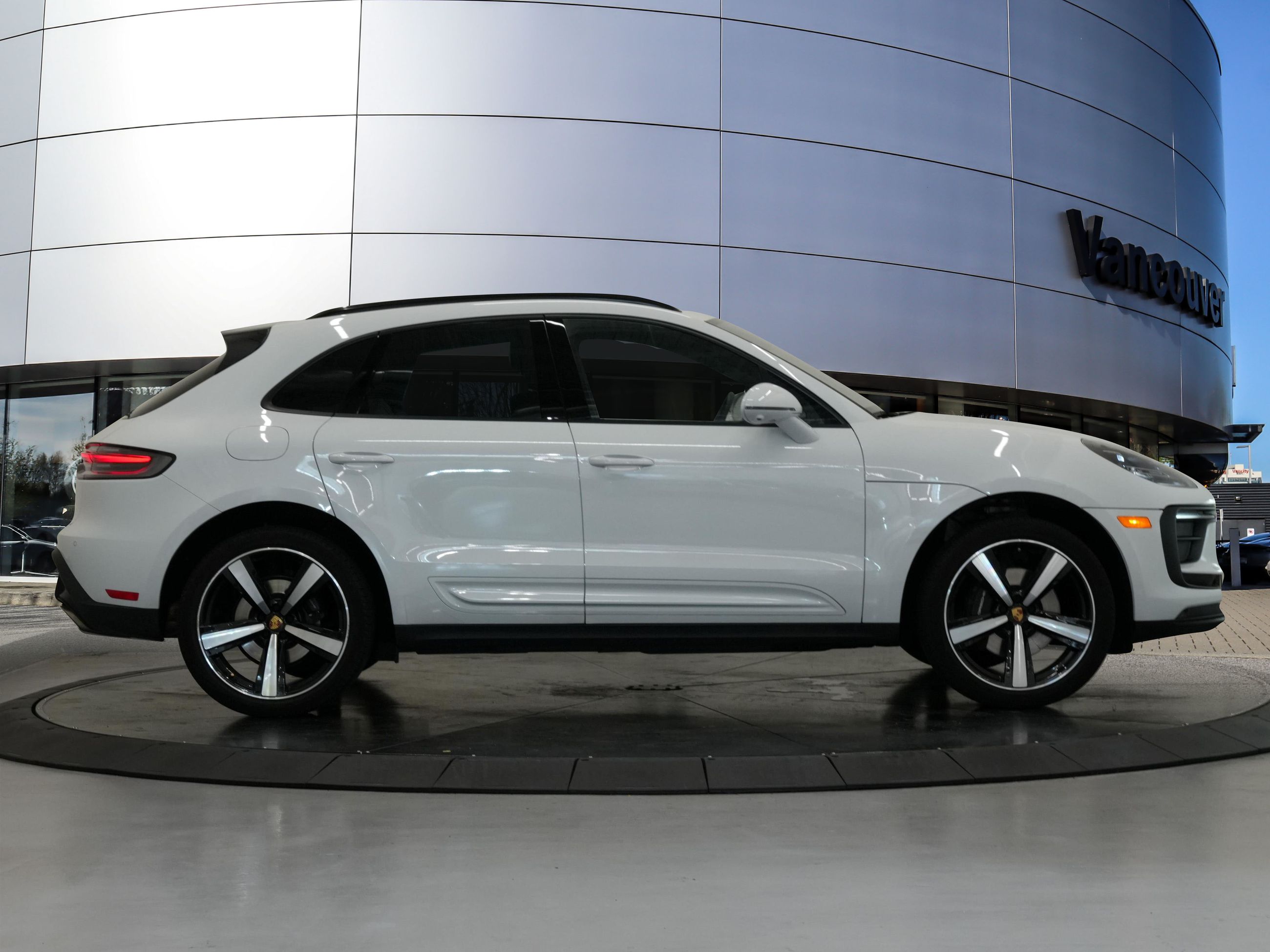 Porsche Macan  2023 à Vancouver, Colombie-Britannique