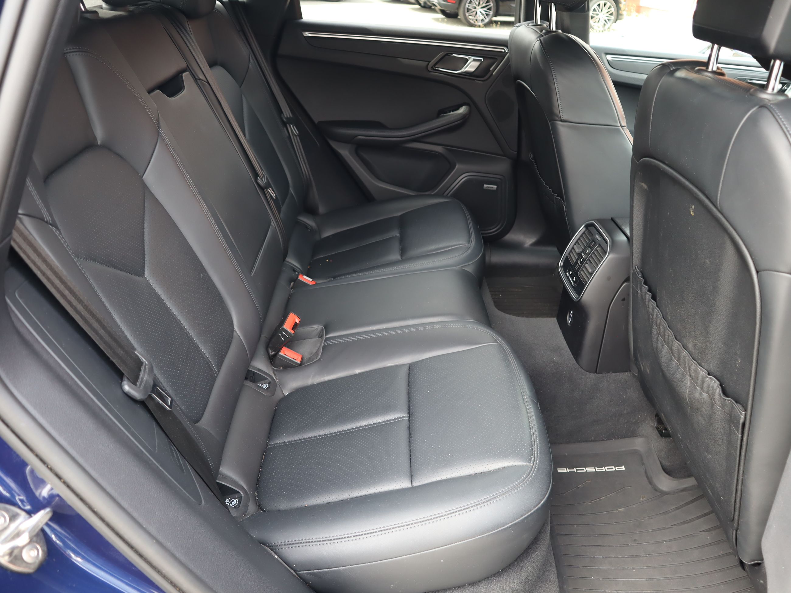 Porsche Macan  2023 à Vancouver, Colombie-Britannique