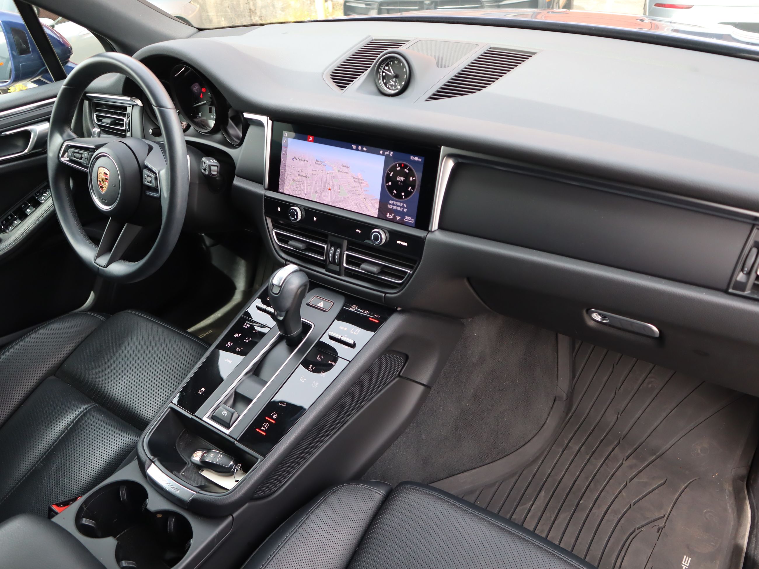Porsche Macan  2023 à Vancouver, Colombie-Britannique