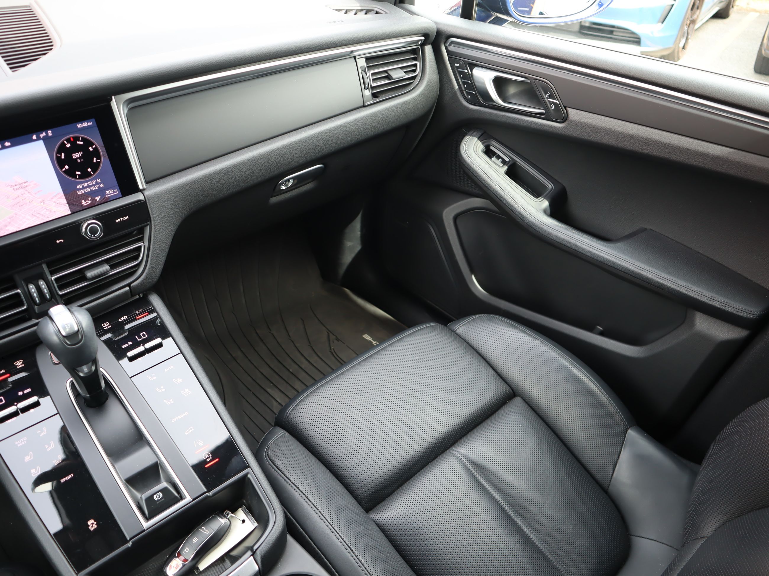 Porsche Macan  2023 à Vancouver, Colombie-Britannique