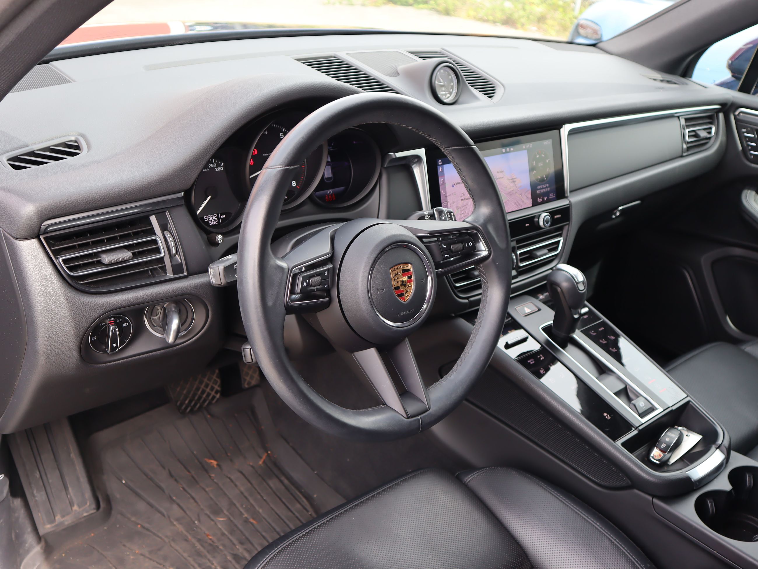 Porsche Macan  2023 à Vancouver, Colombie-Britannique