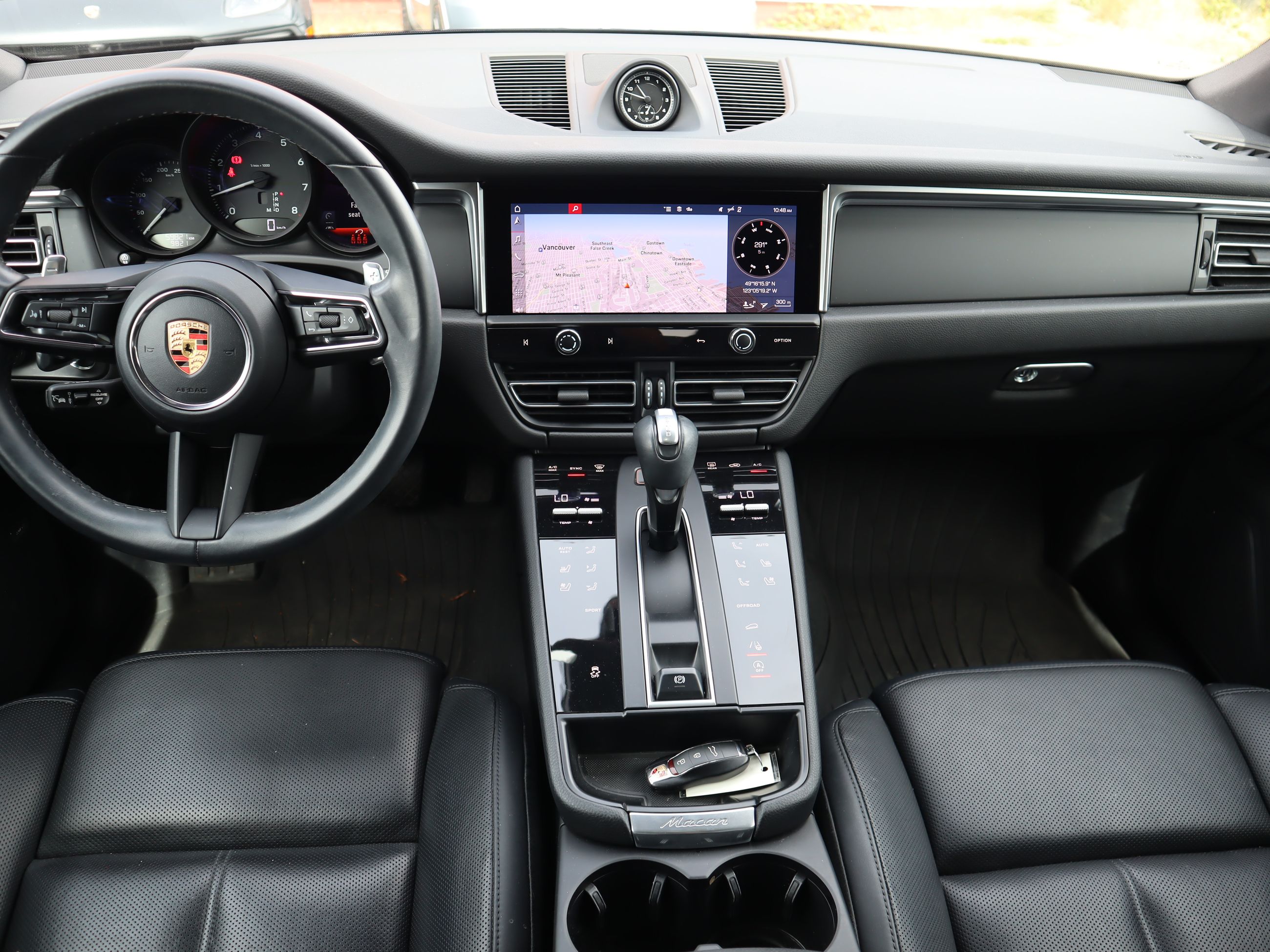 Porsche Macan  2023 à Vancouver, Colombie-Britannique