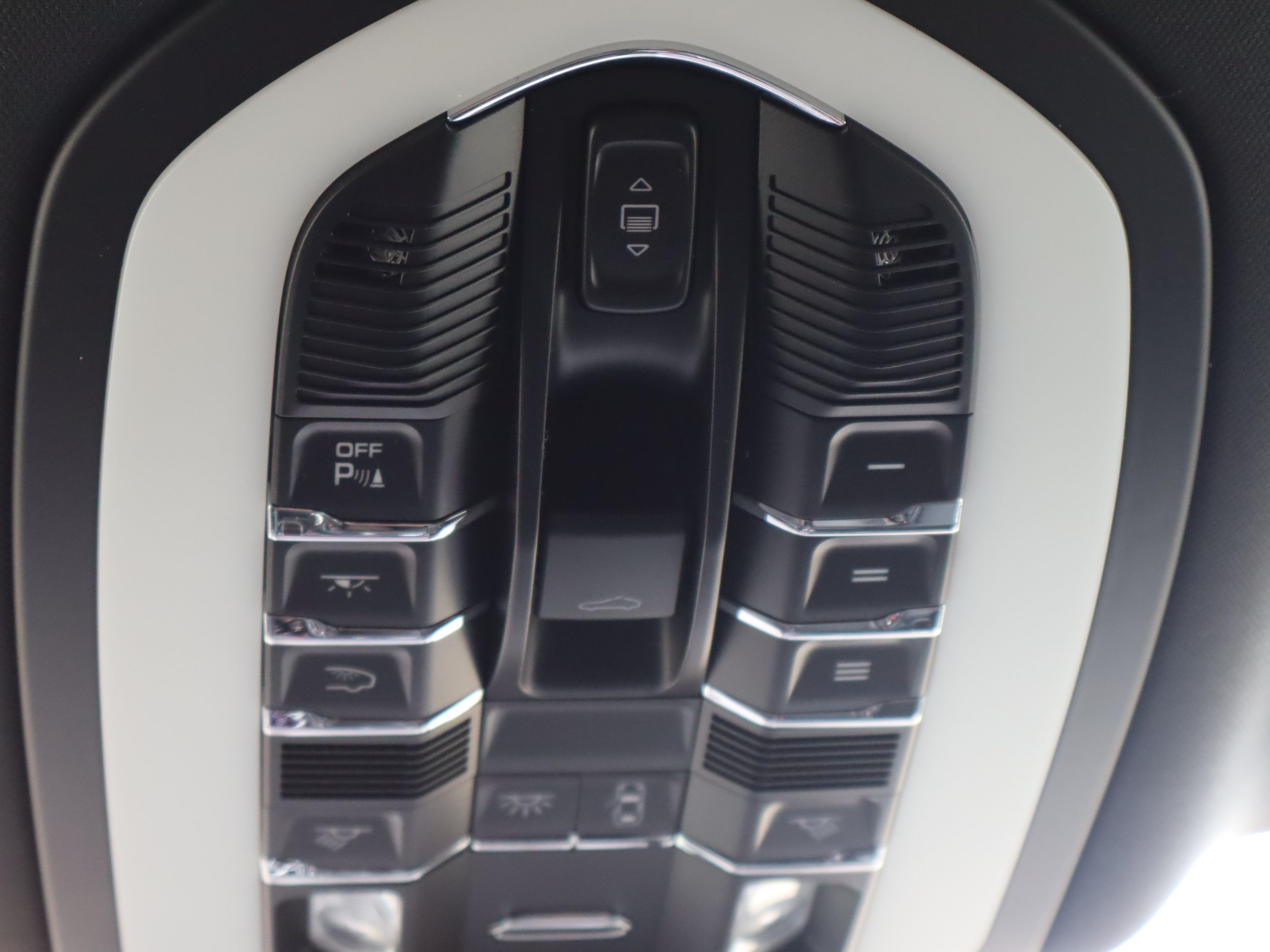 Porsche Macan  2023 à Vancouver, Colombie-Britannique