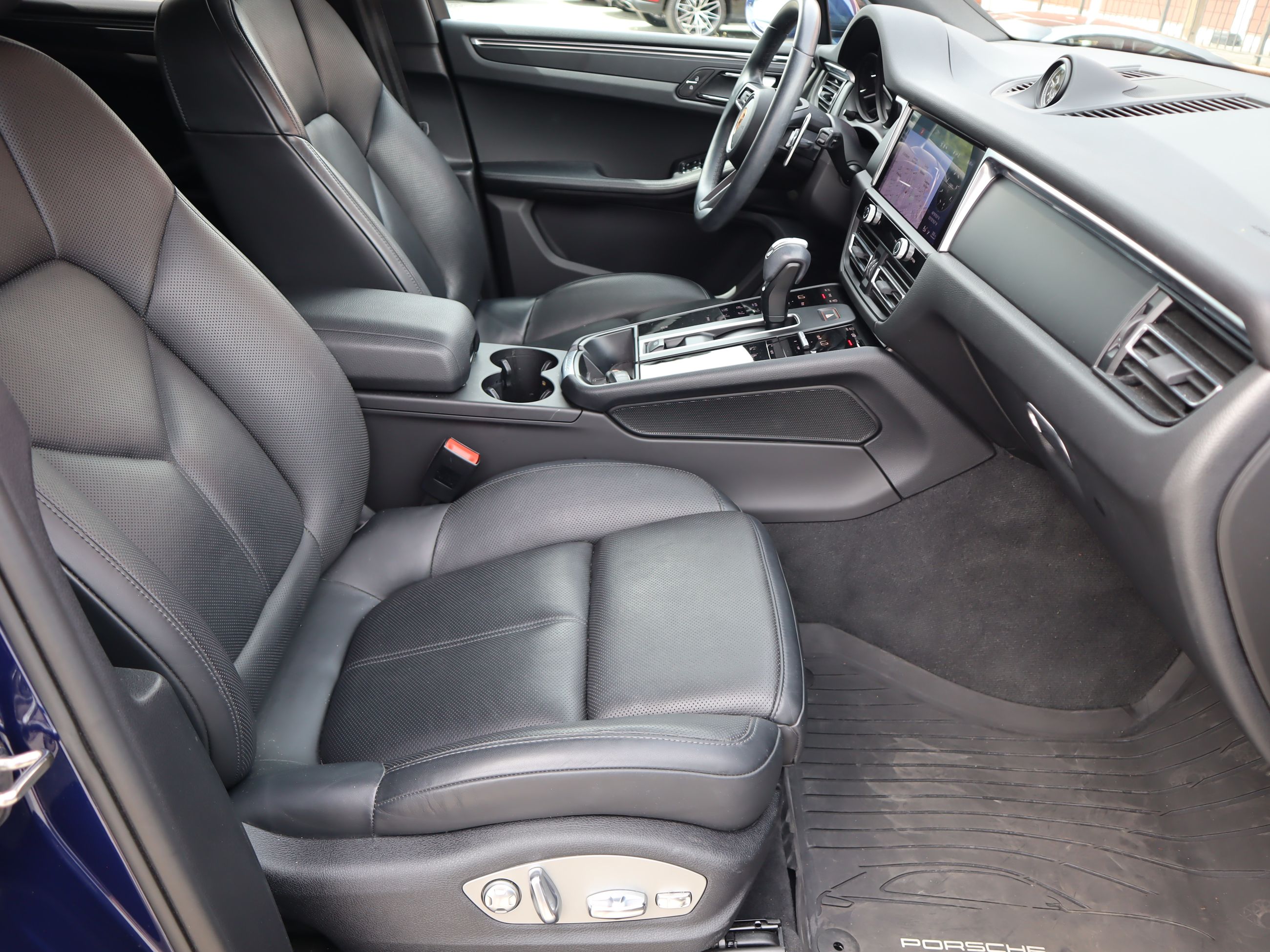 Porsche Macan  2023 à Vancouver, Colombie-Britannique