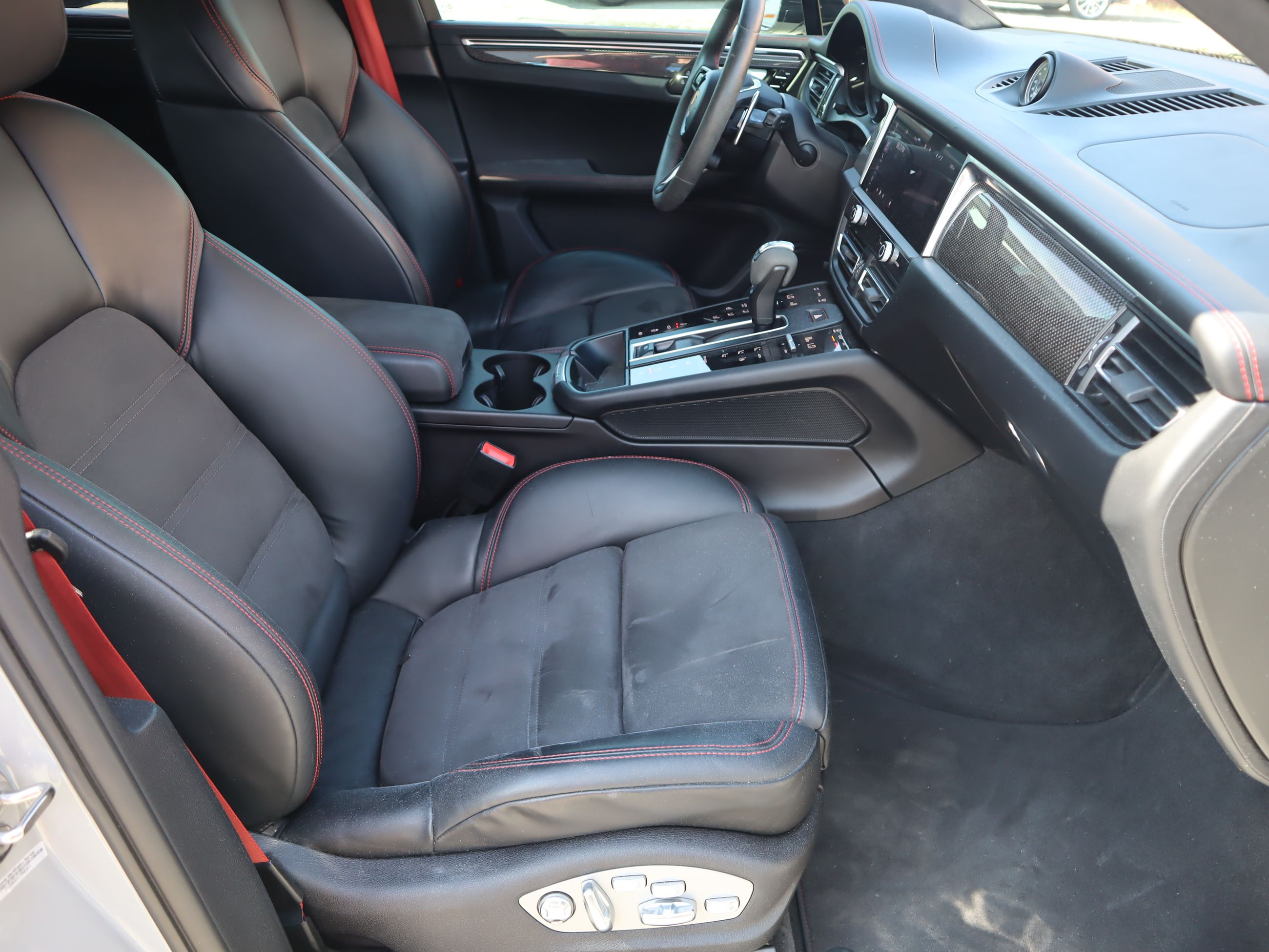 2023 Porsche Macan in Vancouver, British Columbia