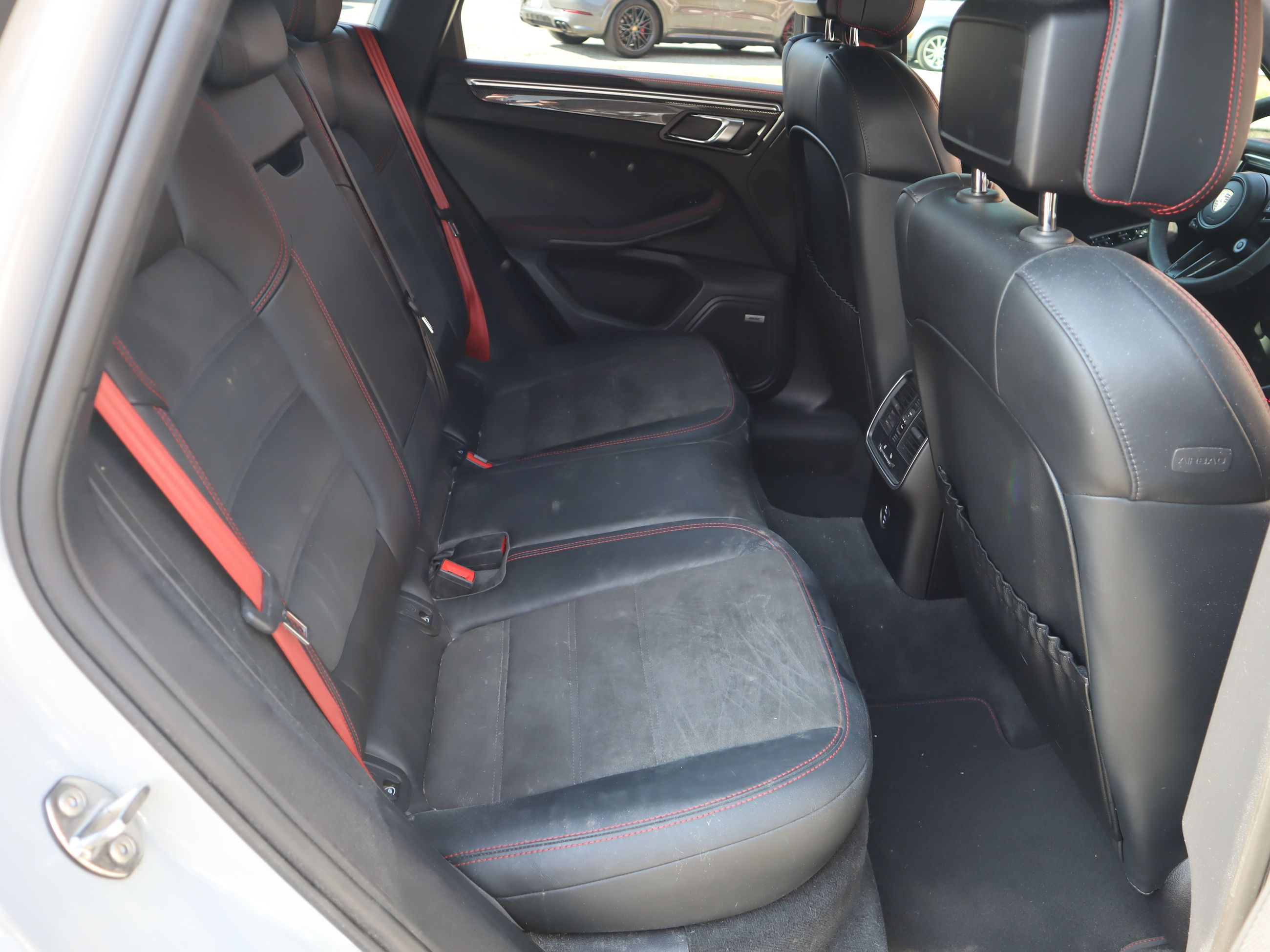 2023 Porsche Macan in Vancouver, British Columbia