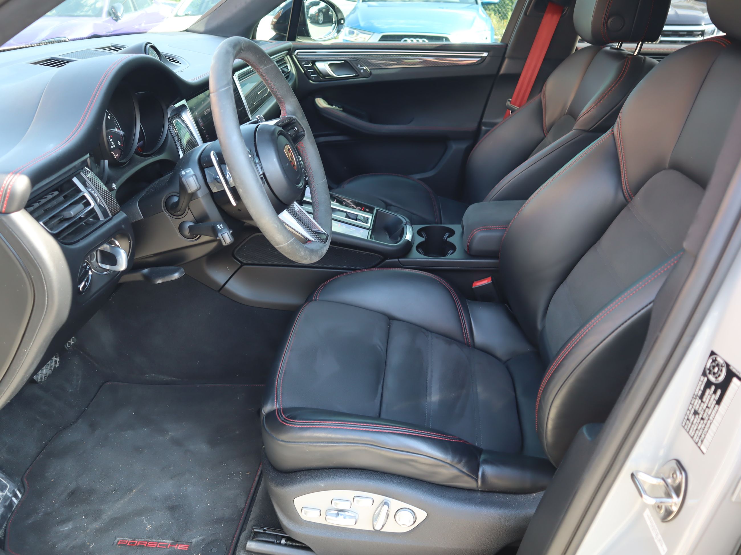2023 Porsche Macan in Vancouver, British Columbia