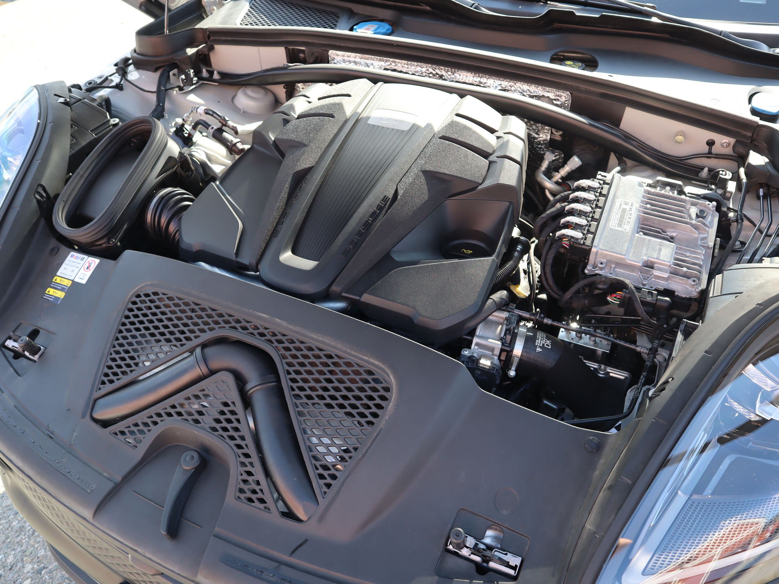 2023 Porsche Macan in Vancouver, British Columbia