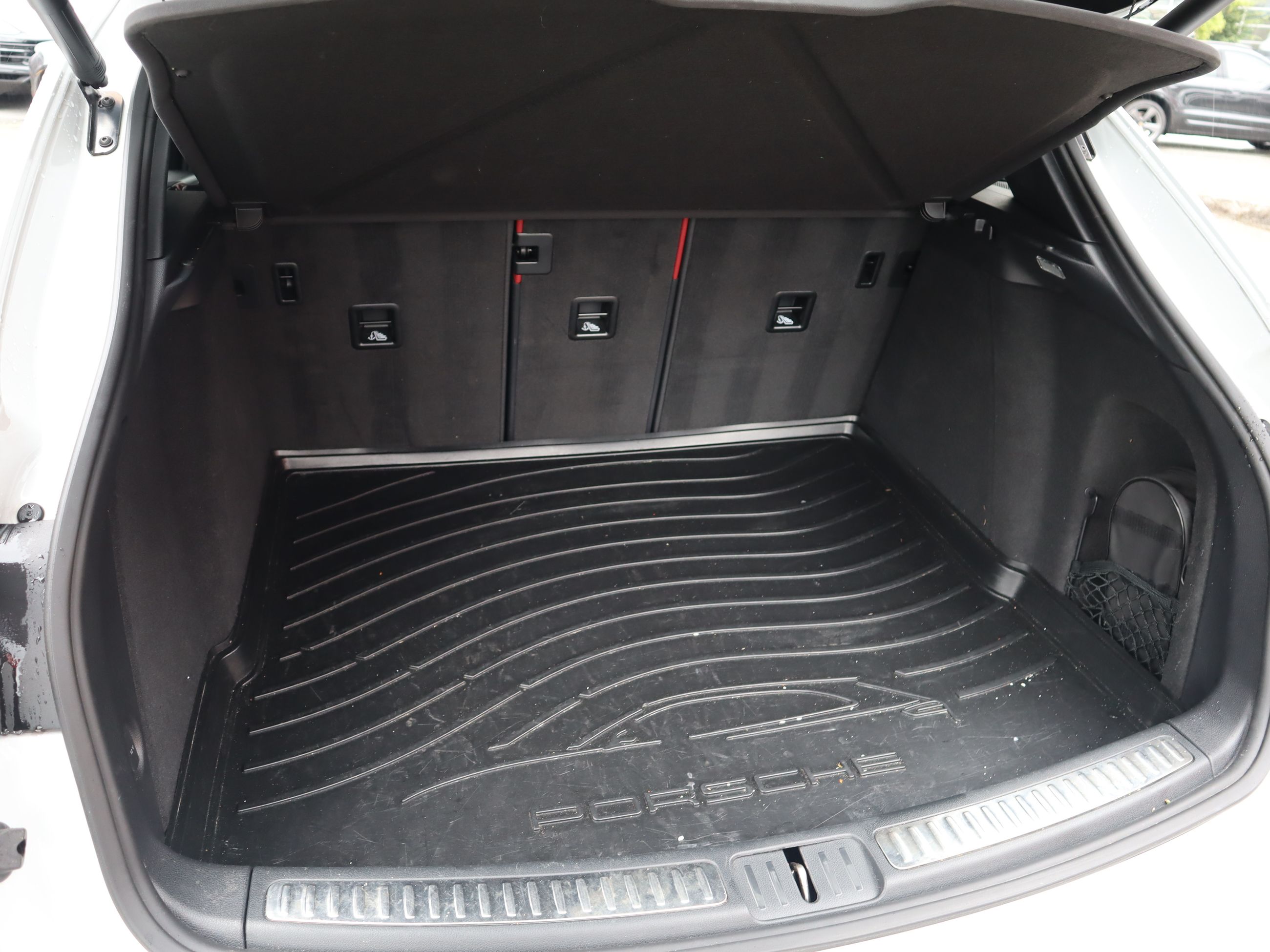 2023 Porsche Macan in Vancouver, British Columbia