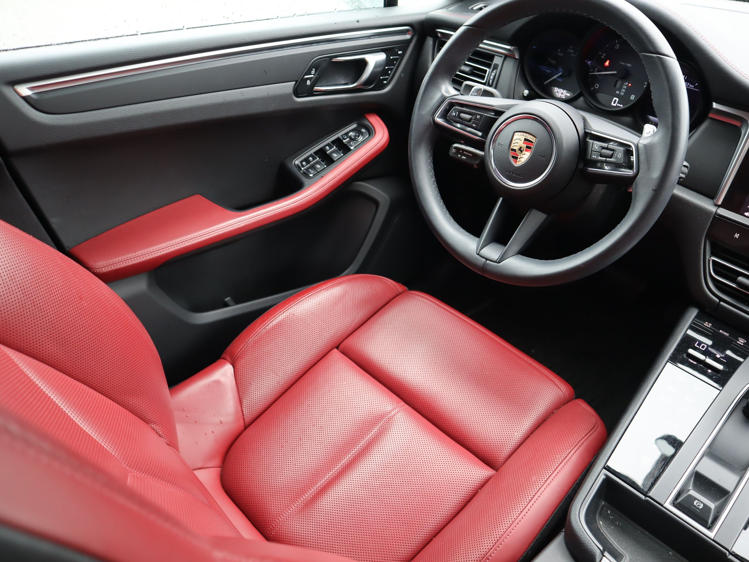 2023 Porsche Macan in Vancouver, British Columbia