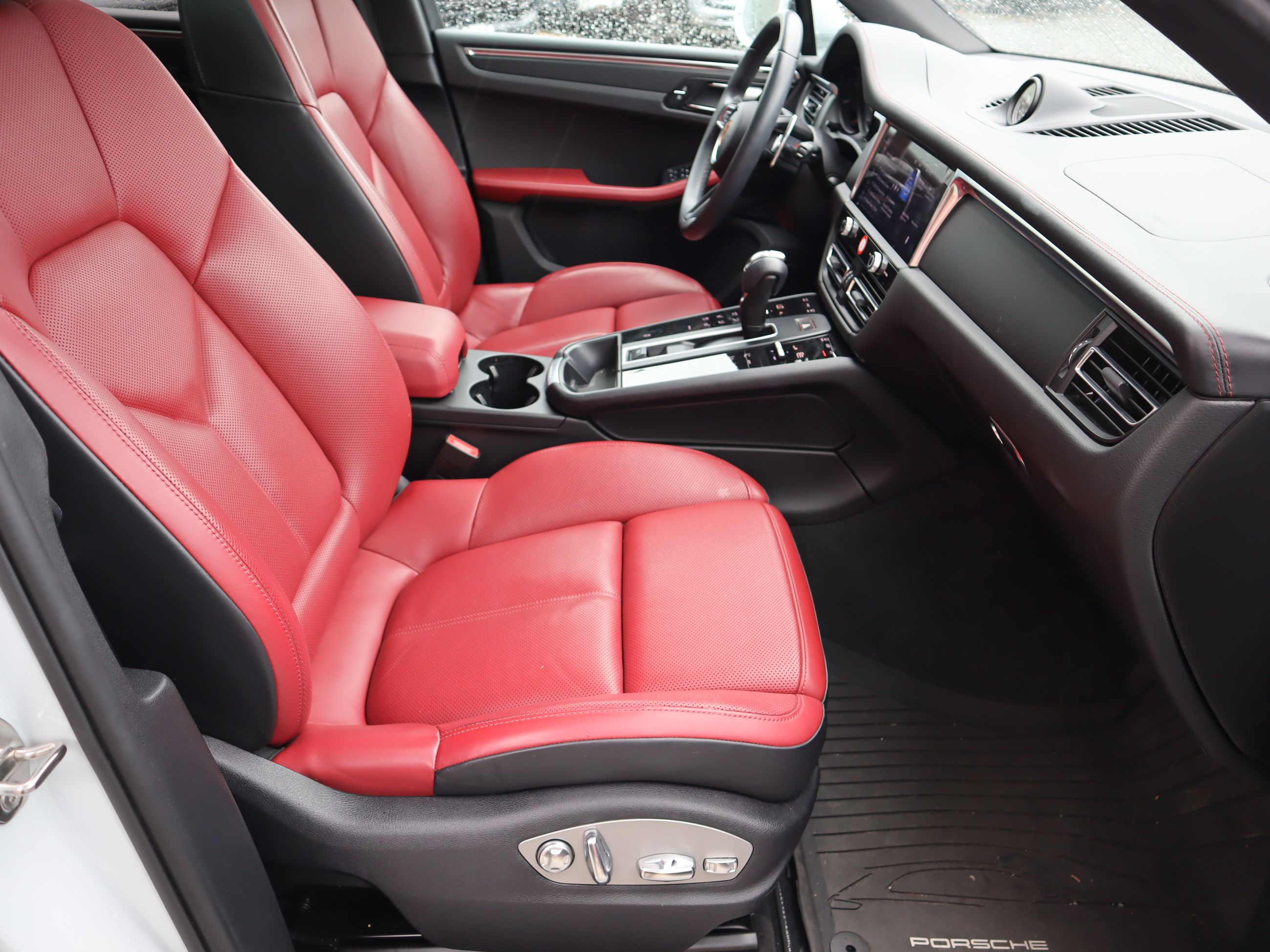 2023 Porsche Macan in Vancouver, British Columbia