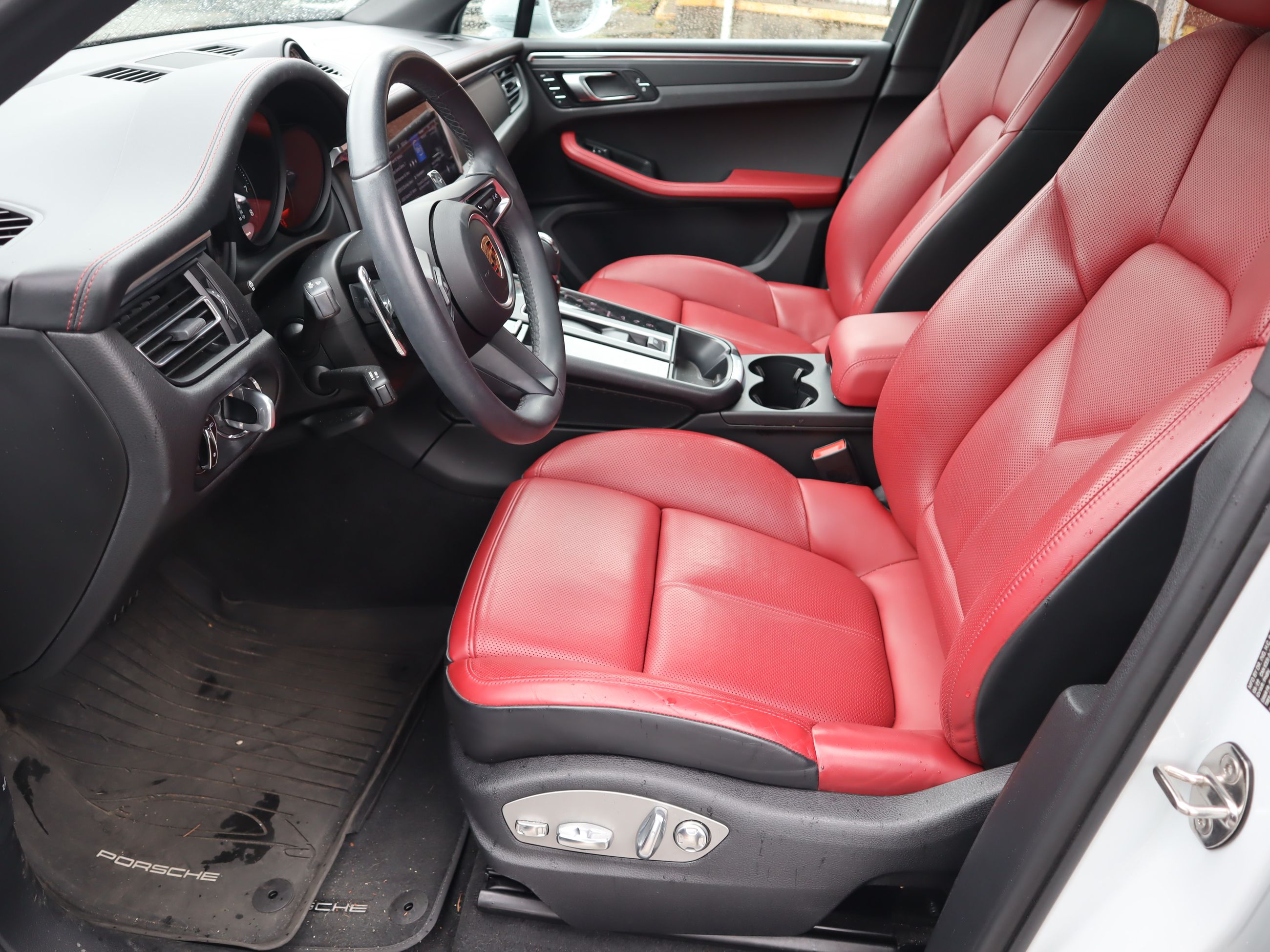 2023 Porsche Macan in Vancouver, British Columbia