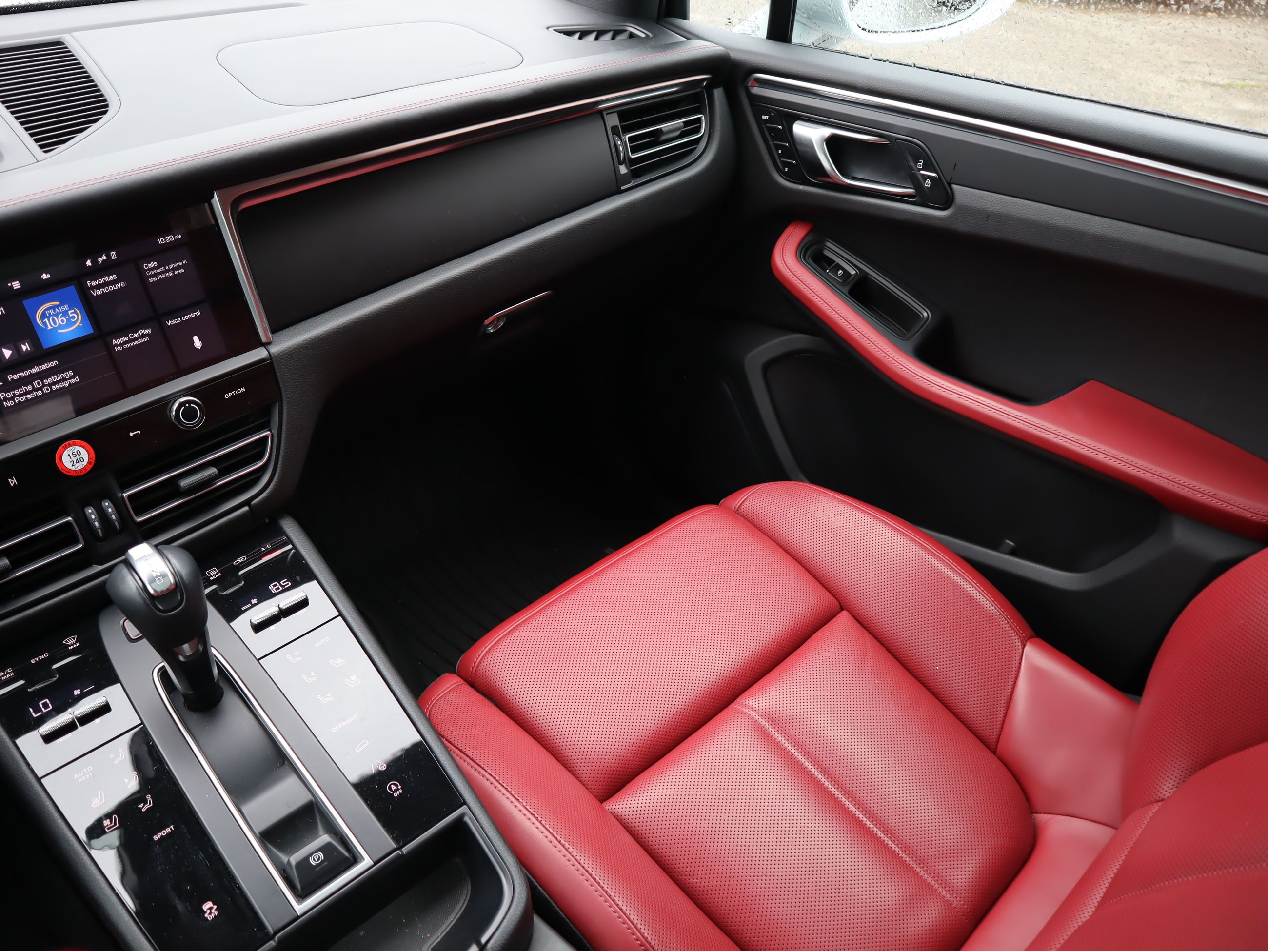 2023 Porsche Macan in Vancouver, British Columbia